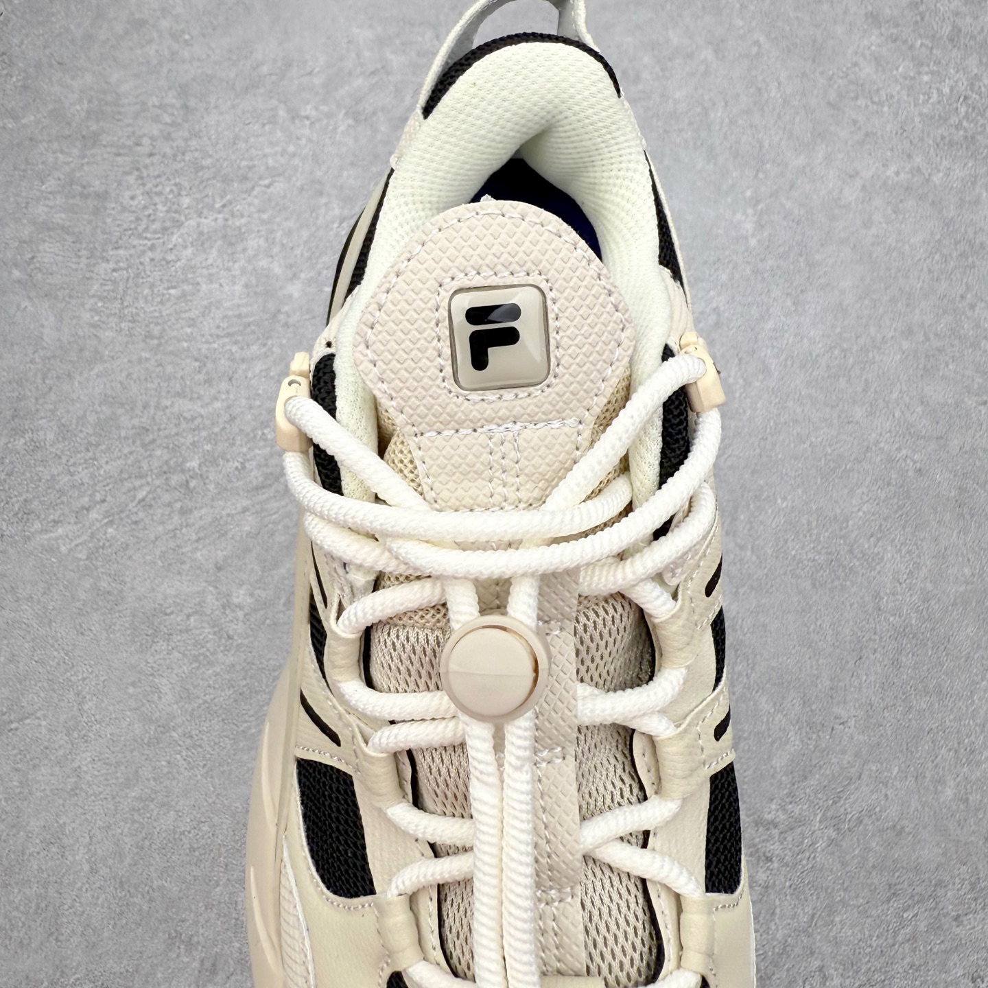 图片[5]-＃纯原福利 FILA 斐乐经典百搭休闲防滑减震耐磨低帮运动鞋 传承了 FILA 的百年基因，融入年轻运动及潮流文化，成为引领变革、创新突破的一代。以“1+N” 的跨界合作模式重现经典的同时创造经典。带来最出其不意的跨界合作惊喜。同时，FILAFUSION把FILA 的 DNA 融入到定制体验里，你可以随心制造厲于你的产品。FILA FUSION 的鞋家族涵盖了老爹鞋、跑步鞋、网球鞋、季节款。风格复古新潮，满足了时尚人士出行及各类运动的搭配需求，成为当下年轻人筷拥的鞋类品牌之一。FILA FUSION 走进年轻人的世界，通过年轻人运动，街舞，滑板，篮球，展现 FILA FUSION 的潮流态度和年轻文化。FILA FUSION 认为末来属于引领变革、创新突破的年轻一代，让我们一起构成 FILA 未来的蓝图吧！尺码：35.5 36 36.5 37.5 38 38.5 39 40-选品中心