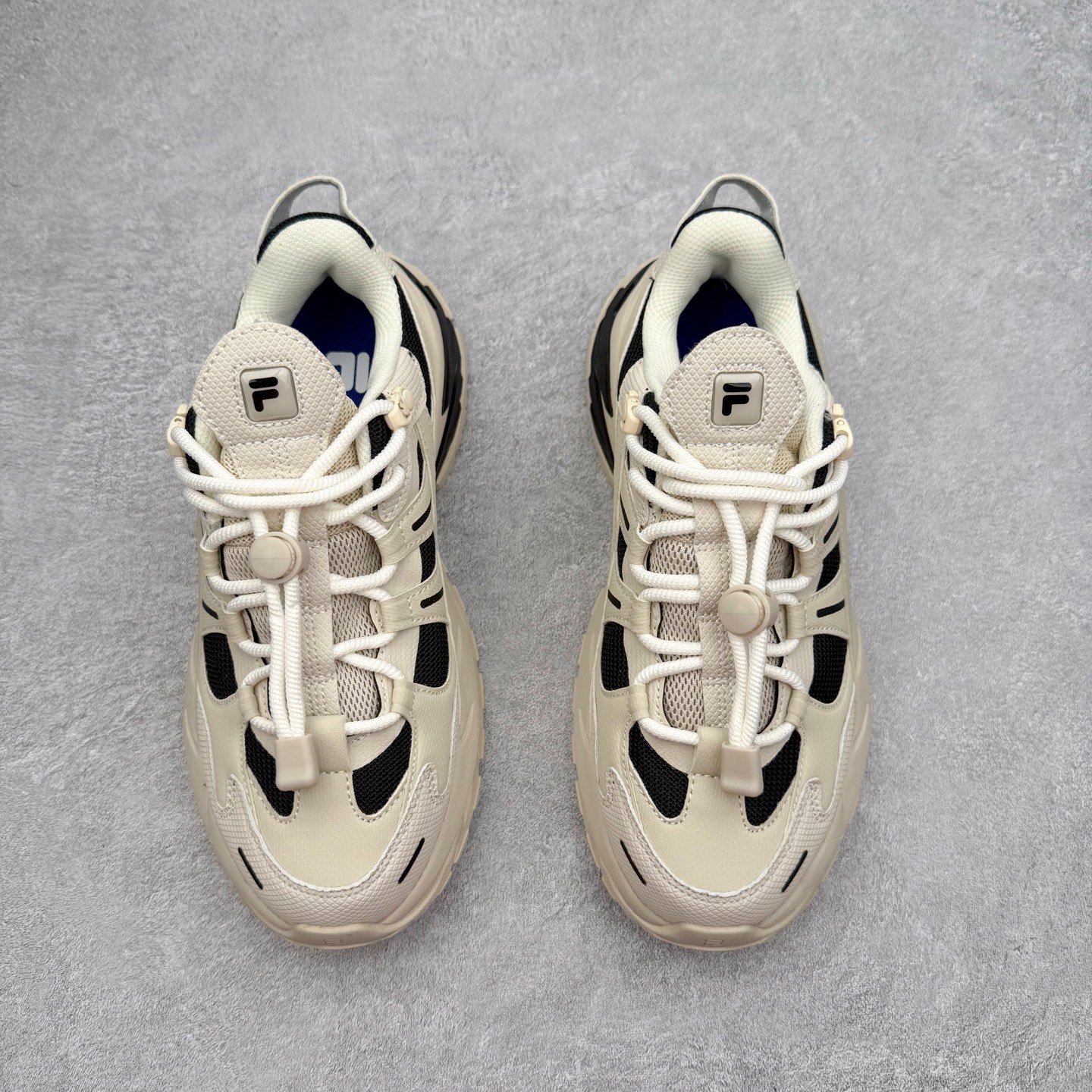 图片[2]-＃纯原福利 FILA 斐乐经典百搭休闲防滑减震耐磨低帮运动鞋 传承了 FILA 的百年基因，融入年轻运动及潮流文化，成为引领变革、创新突破的一代。以“1+N” 的跨界合作模式重现经典的同时创造经典。带来最出其不意的跨界合作惊喜。同时，FILAFUSION把FILA 的 DNA 融入到定制体验里，你可以随心制造厲于你的产品。FILA FUSION 的鞋家族涵盖了老爹鞋、跑步鞋、网球鞋、季节款。风格复古新潮，满足了时尚人士出行及各类运动的搭配需求，成为当下年轻人筷拥的鞋类品牌之一。FILA FUSION 走进年轻人的世界，通过年轻人运动，街舞，滑板，篮球，展现 FILA FUSION 的潮流态度和年轻文化。FILA FUSION 认为末来属于引领变革、创新突破的年轻一代，让我们一起构成 FILA 未来的蓝图吧！尺码：35.5 36 36.5 37.5 38 38.5 39 40-选品中心