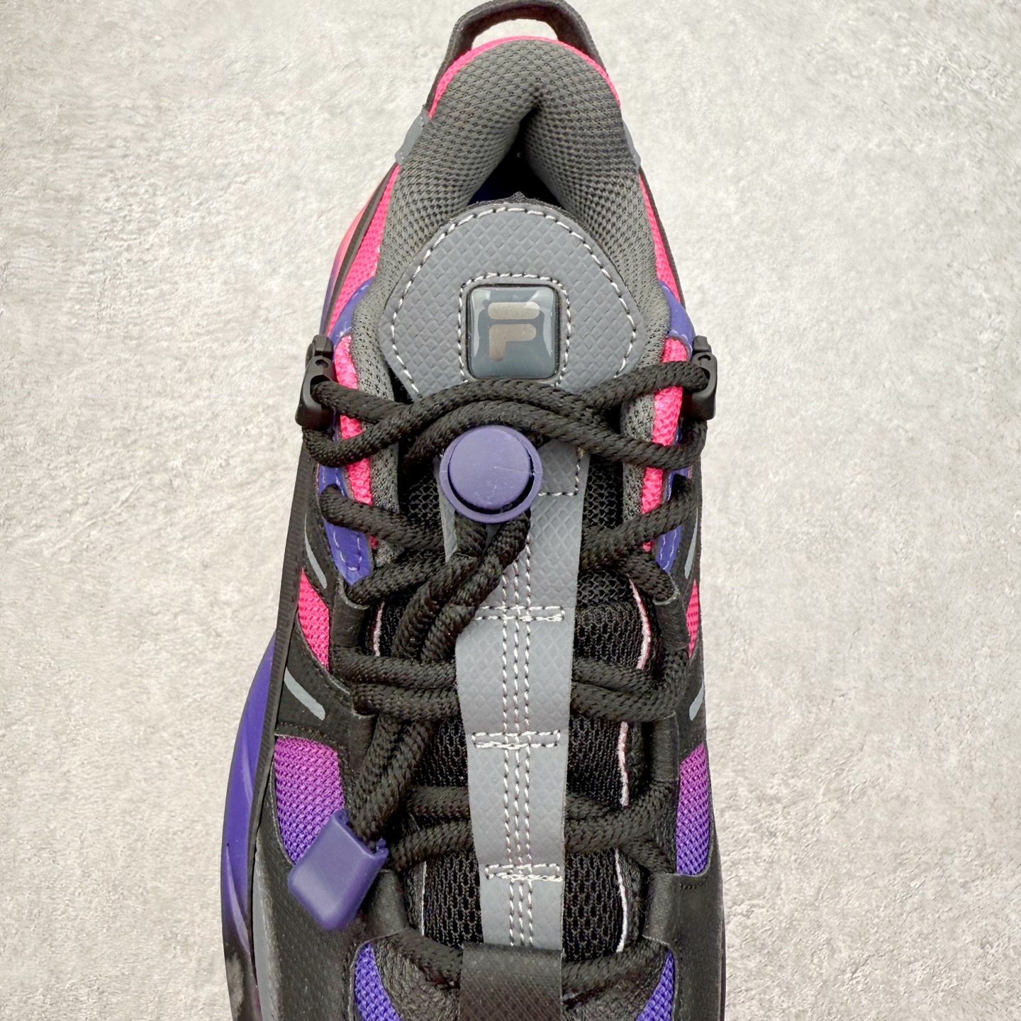 图片[5]-＃纯原福利 FILA 斐乐经典百搭休闲防滑减震耐磨低帮运动鞋 传承了 FILA 的百年基因，融入年轻运动及潮流文化，成为引领变革、创新突破的一代。以“1+N” 的跨界合作模式重现经典的同时创造经典。带来最出其不意的跨界合作惊喜。同时，FILAFUSION把FILA 的 DNA 融入到定制体验里，你可以随心制造厲于你的产品。FILA FUSION 的鞋家族涵盖了老爹鞋、跑步鞋、网球鞋、季节款。风格复古新潮，满足了时尚人士出行及各类运动的搭配需求，成为当下年轻人筷拥的鞋类品牌之一。FILA FUSION 走进年轻人的世界，通过年轻人运动，街舞，滑板，篮球，展现 FILA FUSION 的潮流态度和年轻文化。FILA FUSION 认为末来属于引领变革、创新突破的年轻一代，让我们一起构成 FILA 未来的蓝图吧！尺码：35.5 36 36.5 37.5 38 38.5 39 40-选品中心