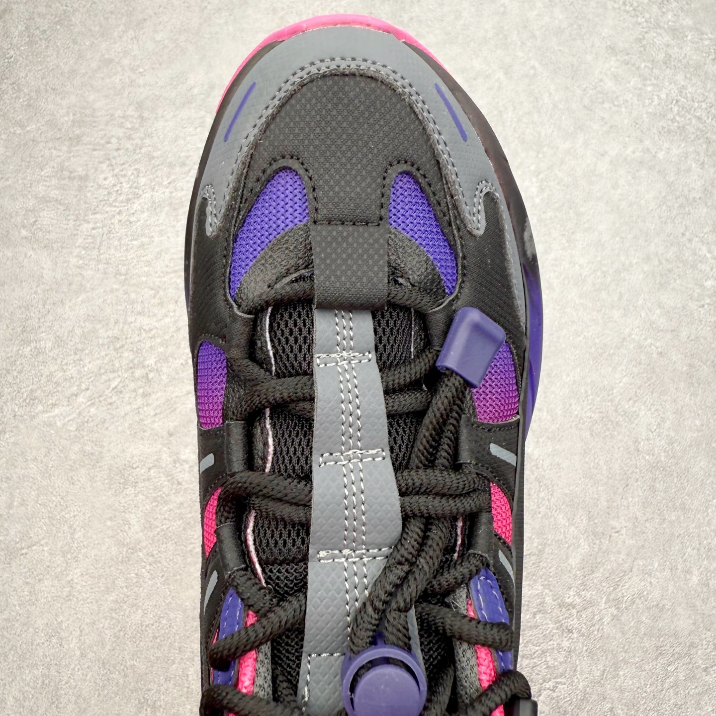 图片[4]-＃纯原福利 FILA 斐乐经典百搭休闲防滑减震耐磨低帮运动鞋 传承了 FILA 的百年基因，融入年轻运动及潮流文化，成为引领变革、创新突破的一代。以“1+N” 的跨界合作模式重现经典的同时创造经典。带来最出其不意的跨界合作惊喜。同时，FILAFUSION把FILA 的 DNA 融入到定制体验里，你可以随心制造厲于你的产品。FILA FUSION 的鞋家族涵盖了老爹鞋、跑步鞋、网球鞋、季节款。风格复古新潮，满足了时尚人士出行及各类运动的搭配需求，成为当下年轻人筷拥的鞋类品牌之一。FILA FUSION 走进年轻人的世界，通过年轻人运动，街舞，滑板，篮球，展现 FILA FUSION 的潮流态度和年轻文化。FILA FUSION 认为末来属于引领变革、创新突破的年轻一代，让我们一起构成 FILA 未来的蓝图吧！尺码：35.5 36 36.5 37.5 38 38.5 39 40-选品中心