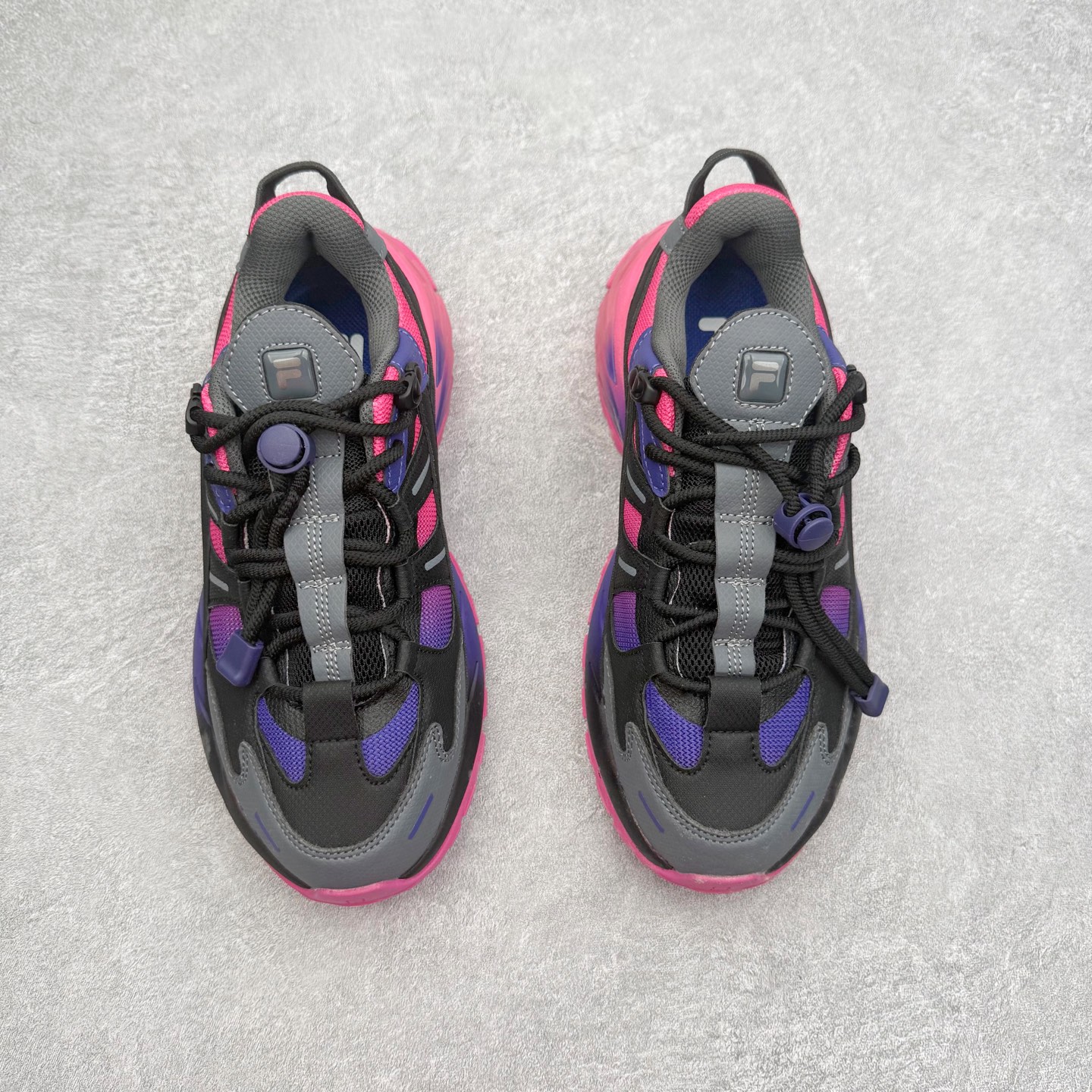 图片[2]-＃纯原福利 FILA 斐乐经典百搭休闲防滑减震耐磨低帮运动鞋 传承了 FILA 的百年基因，融入年轻运动及潮流文化，成为引领变革、创新突破的一代。以“1+N” 的跨界合作模式重现经典的同时创造经典。带来最出其不意的跨界合作惊喜。同时，FILAFUSION把FILA 的 DNA 融入到定制体验里，你可以随心制造厲于你的产品。FILA FUSION 的鞋家族涵盖了老爹鞋、跑步鞋、网球鞋、季节款。风格复古新潮，满足了时尚人士出行及各类运动的搭配需求，成为当下年轻人筷拥的鞋类品牌之一。FILA FUSION 走进年轻人的世界，通过年轻人运动，街舞，滑板，篮球，展现 FILA FUSION 的潮流态度和年轻文化。FILA FUSION 认为末来属于引领变革、创新突破的年轻一代，让我们一起构成 FILA 未来的蓝图吧！尺码：35.5 36 36.5 37.5 38 38.5 39 40-选品中心