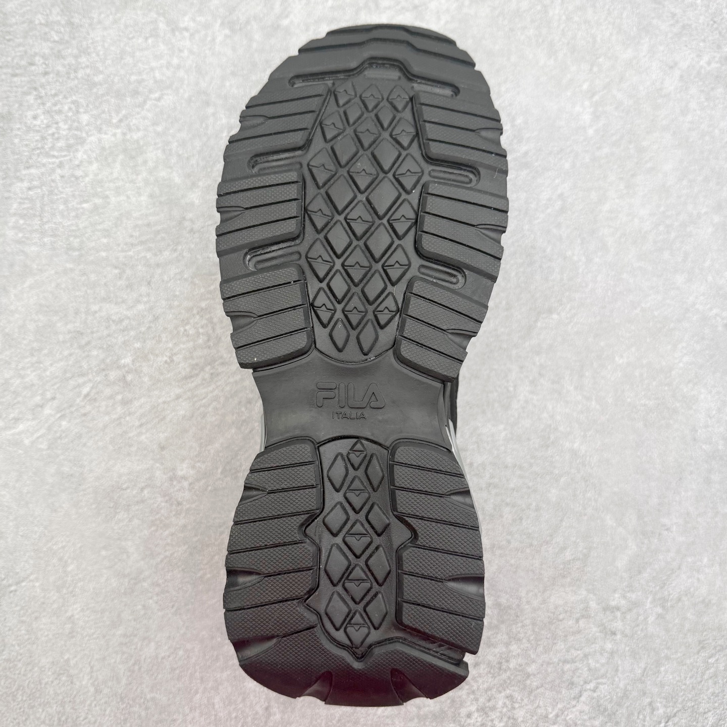 图片[9]-＃纯原福利 FILA 斐乐经典百搭休闲防滑减震耐磨低帮运动鞋 传承了 FILA 的百年基因，融入年轻运动及潮流文化，成为引领变革、创新突破的一代。以“1+N” 的跨界合作模式重现经典的同时创造经典。带来最出其不意的跨界合作惊喜。同时，FILAFUSION把FILA 的 DNA 融入到定制体验里，你可以随心制造厲于你的产品。FILA FUSION 的鞋家族涵盖了老爹鞋、跑步鞋、网球鞋、季节款。风格复古新潮，满足了时尚人士出行及各类运动的搭配需求，成为当下年轻人筷拥的鞋类品牌之一。FILA FUSION 走进年轻人的世界，通过年轻人运动，街舞，滑板，篮球，展现 FILA FUSION 的潮流态度和年轻文化。FILA FUSION 认为末来属于引领变革、创新突破的年轻一代，让我们一起构成 FILA 未来的蓝图吧！尺码：35.5 36 36.5 37.5 38 38.5 39 40-选品中心