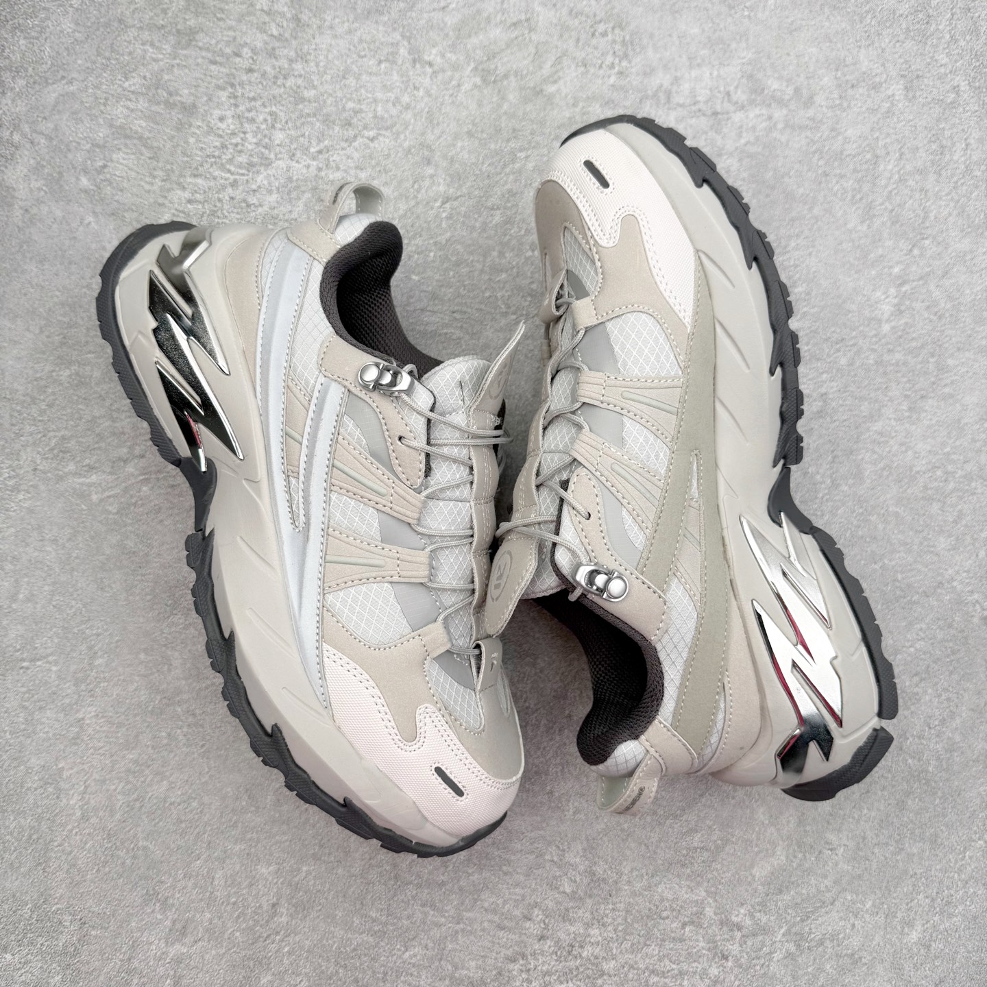 图片[3]-＃纯原福利 FILA 斐乐经典百搭休闲防滑减震耐磨低帮运动鞋 传承了 FILA 的百年基因，融入年轻运动及潮流文化，成为引领变革、创新突破的一代。以“1+N” 的跨界合作模式重现经典的同时创造经典。带来最出其不意的跨界合作惊喜。同时，FILAFUSION把FILA 的 DNA 融入到定制体验里，你可以随心制造厲于你的产品。FILA FUSION 的鞋家族涵盖了老爹鞋、跑步鞋、网球鞋、季节款。风格复古新潮，满足了时尚人士出行及各类运动的搭配需求，成为当下年轻人筷拥的鞋类品牌之一。FILA FUSION 走进年轻人的世界，通过年轻人运动，街舞，滑板，篮球，展现 FILA FUSION 的潮流态度和年轻文化。FILA FUSION 认为末来属于引领变革、创新突破的年轻一代，让我们一起构成 FILA 未来的蓝图吧！尺码：35.5 36 36.5 37.5 38 38.5 39 40-选品中心