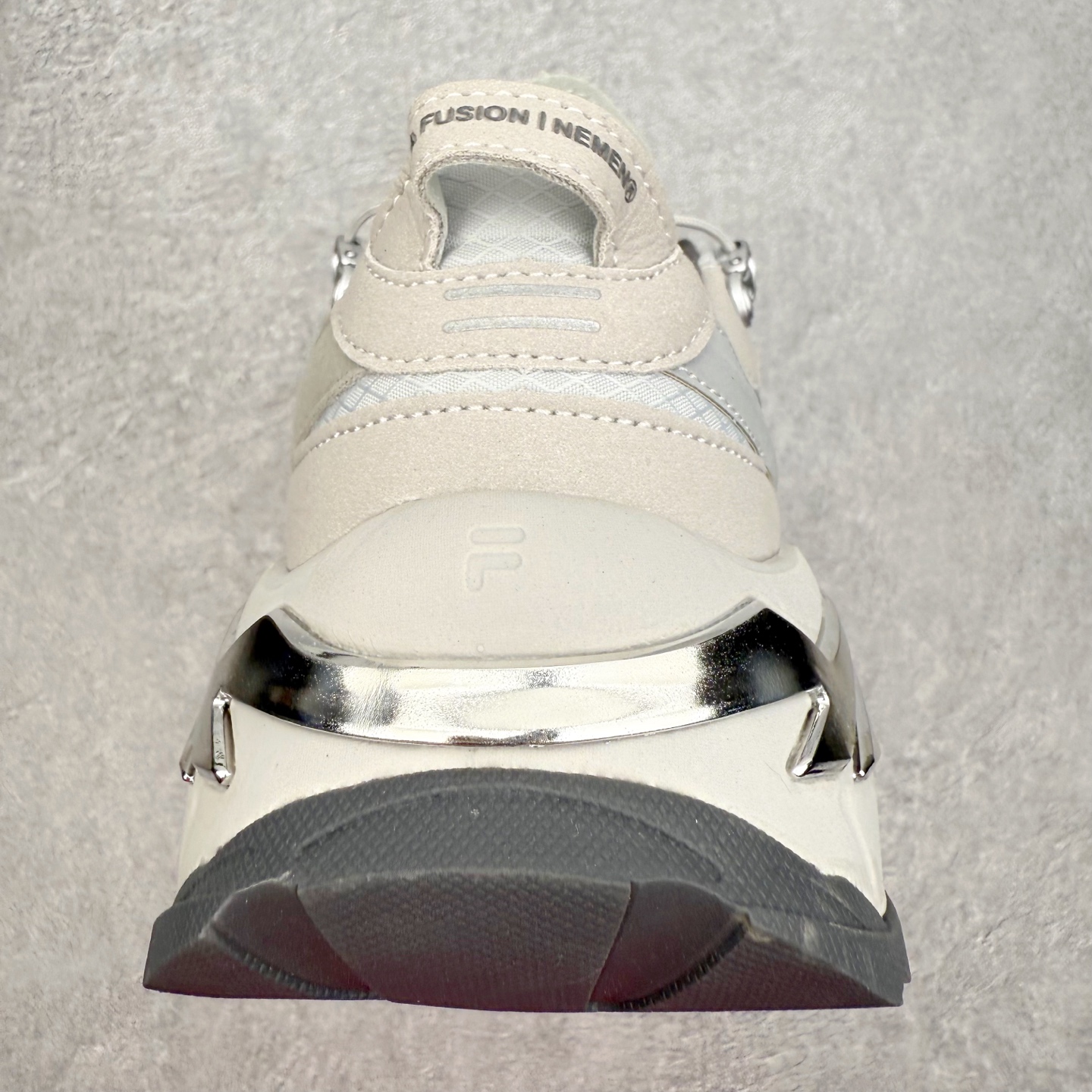 图片[8]-＃纯原福利 FILA 斐乐经典百搭休闲防滑减震耐磨低帮运动鞋 传承了 FILA 的百年基因，融入年轻运动及潮流文化，成为引领变革、创新突破的一代。以“1+N” 的跨界合作模式重现经典的同时创造经典。带来最出其不意的跨界合作惊喜。同时，FILAFUSION把FILA 的 DNA 融入到定制体验里，你可以随心制造厲于你的产品。FILA FUSION 的鞋家族涵盖了老爹鞋、跑步鞋、网球鞋、季节款。风格复古新潮，满足了时尚人士出行及各类运动的搭配需求，成为当下年轻人筷拥的鞋类品牌之一。FILA FUSION 走进年轻人的世界，通过年轻人运动，街舞，滑板，篮球，展现 FILA FUSION 的潮流态度和年轻文化。FILA FUSION 认为末来属于引领变革、创新突破的年轻一代，让我们一起构成 FILA 未来的蓝图吧！尺码：35.5 36 36.5 37.5 38 38.5 39 40-选品中心