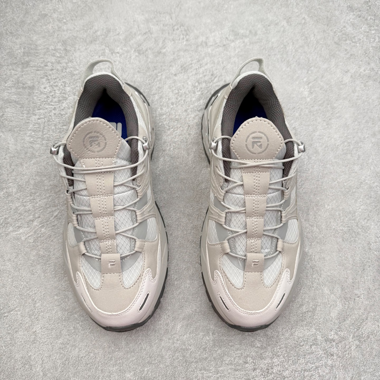 图片[2]-＃纯原福利 FILA 斐乐经典百搭休闲防滑减震耐磨低帮运动鞋 传承了 FILA 的百年基因，融入年轻运动及潮流文化，成为引领变革、创新突破的一代。以“1+N” 的跨界合作模式重现经典的同时创造经典。带来最出其不意的跨界合作惊喜。同时，FILAFUSION把FILA 的 DNA 融入到定制体验里，你可以随心制造厲于你的产品。FILA FUSION 的鞋家族涵盖了老爹鞋、跑步鞋、网球鞋、季节款。风格复古新潮，满足了时尚人士出行及各类运动的搭配需求，成为当下年轻人筷拥的鞋类品牌之一。FILA FUSION 走进年轻人的世界，通过年轻人运动，街舞，滑板，篮球，展现 FILA FUSION 的潮流态度和年轻文化。FILA FUSION 认为末来属于引领变革、创新突破的年轻一代，让我们一起构成 FILA 未来的蓝图吧！尺码：35.5 36 36.5 37.5 38 38.5 39 40-选品中心