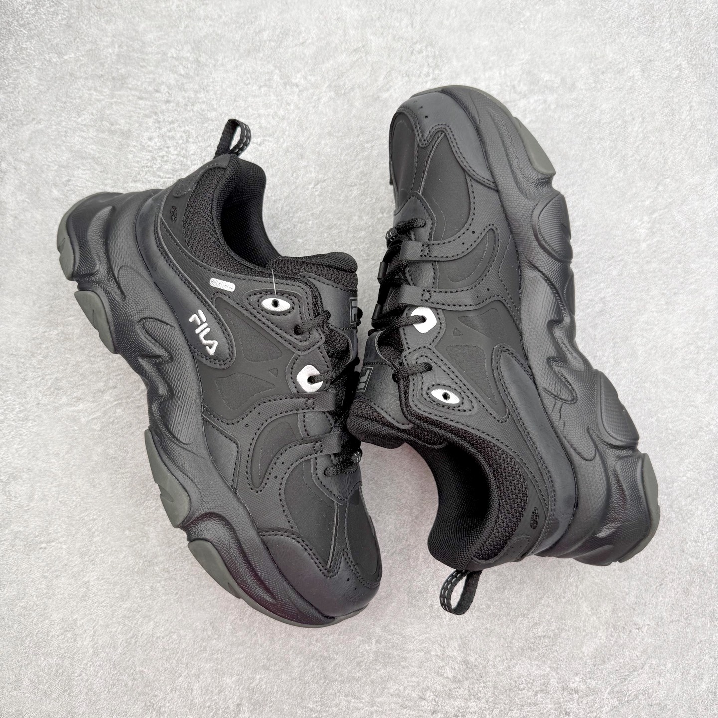 图片[3]-＃纯原福利 FILA 斐乐经典百搭休闲防滑减震耐磨低帮运动鞋 传承了 FILA 的百年基因，融入年轻运动及潮流文化，成为引领变革、创新突破的一代。以“1+N” 的跨界合作模式重现经典的同时创造经典。带来最出其不意的跨界合作惊喜。同时，FILAFUSION把FILA 的 DNA 融入到定制体验里，你可以随心制造厲于你的产品。FILA FUSION 的鞋家族涵盖了老爹鞋、跑步鞋、网球鞋、季节款。风格复古新潮，满足了时尚人士出行及各类运动的搭配需求，成为当下年轻人筷拥的鞋类品牌之一。FILA FUSION 走进年轻人的世界，通过年轻人运动，街舞，滑板，篮球，展现 FILA FUSION 的潮流态度和年轻文化。FILA FUSION 认为末来属于引领变革、创新突破的年轻一代，让我们一起构成 FILA 未来的蓝图吧！尺码：35.5 36 36.5 37.5 38 38.5 39 40-选品中心