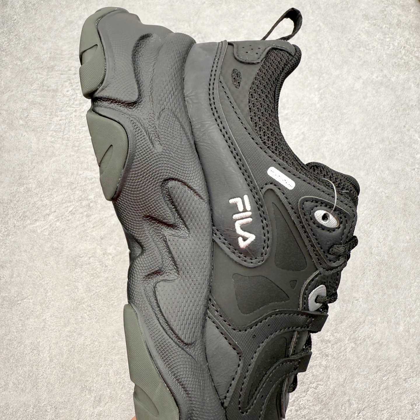 图片[6]-＃纯原福利 FILA 斐乐经典百搭休闲防滑减震耐磨低帮运动鞋 传承了 FILA 的百年基因，融入年轻运动及潮流文化，成为引领变革、创新突破的一代。以“1+N” 的跨界合作模式重现经典的同时创造经典。带来最出其不意的跨界合作惊喜。同时，FILAFUSION把FILA 的 DNA 融入到定制体验里，你可以随心制造厲于你的产品。FILA FUSION 的鞋家族涵盖了老爹鞋、跑步鞋、网球鞋、季节款。风格复古新潮，满足了时尚人士出行及各类运动的搭配需求，成为当下年轻人筷拥的鞋类品牌之一。FILA FUSION 走进年轻人的世界，通过年轻人运动，街舞，滑板，篮球，展现 FILA FUSION 的潮流态度和年轻文化。FILA FUSION 认为末来属于引领变革、创新突破的年轻一代，让我们一起构成 FILA 未来的蓝图吧！尺码：35.5 36 36.5 37.5 38 38.5 39 40-选品中心