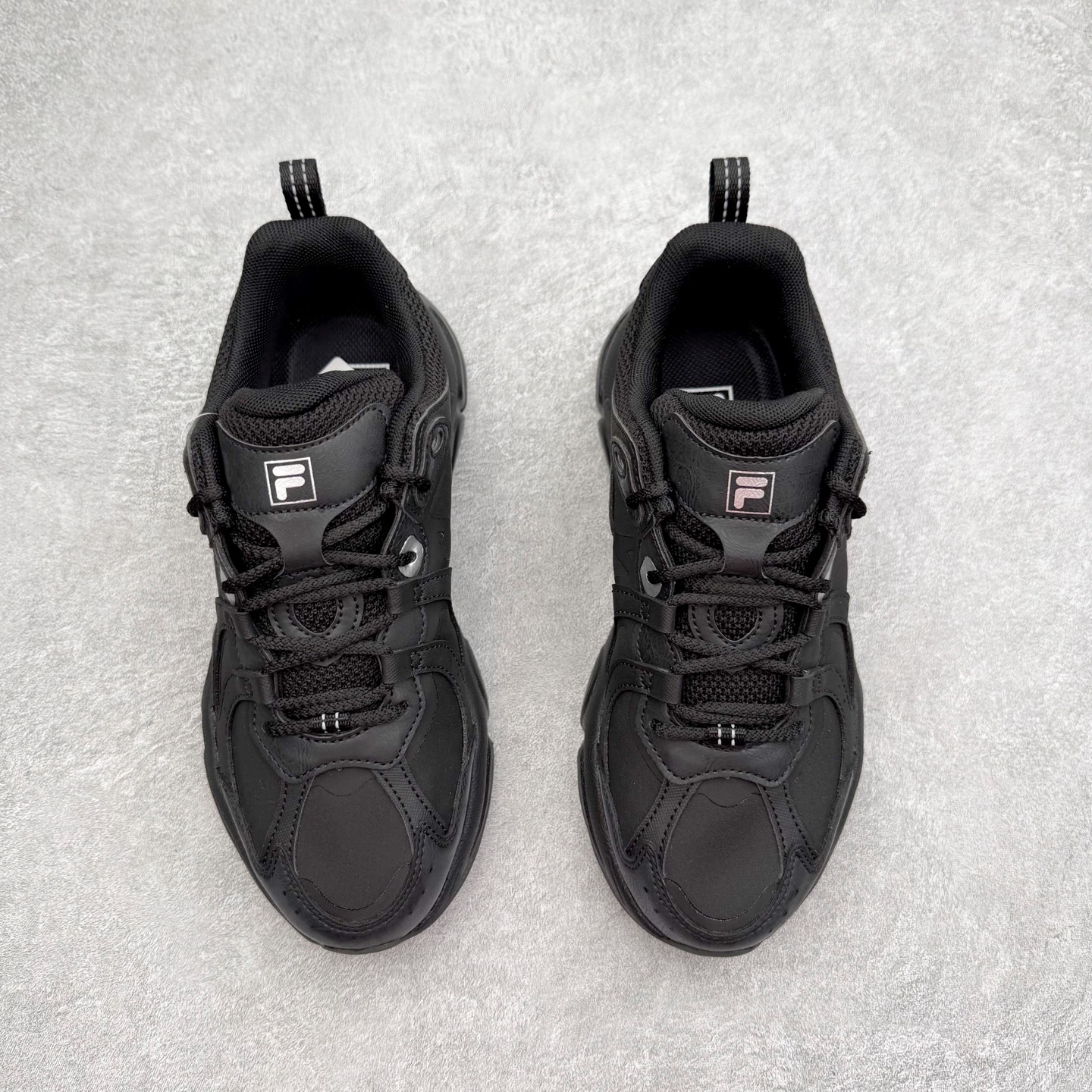 图片[2]-＃纯原福利 FILA 斐乐经典百搭休闲防滑减震耐磨低帮运动鞋 传承了 FILA 的百年基因，融入年轻运动及潮流文化，成为引领变革、创新突破的一代。以“1+N” 的跨界合作模式重现经典的同时创造经典。带来最出其不意的跨界合作惊喜。同时，FILAFUSION把FILA 的 DNA 融入到定制体验里，你可以随心制造厲于你的产品。FILA FUSION 的鞋家族涵盖了老爹鞋、跑步鞋、网球鞋、季节款。风格复古新潮，满足了时尚人士出行及各类运动的搭配需求，成为当下年轻人筷拥的鞋类品牌之一。FILA FUSION 走进年轻人的世界，通过年轻人运动，街舞，滑板，篮球，展现 FILA FUSION 的潮流态度和年轻文化。FILA FUSION 认为末来属于引领变革、创新突破的年轻一代，让我们一起构成 FILA 未来的蓝图吧！尺码：35.5 36 36.5 37.5 38 38.5 39 40-选品中心