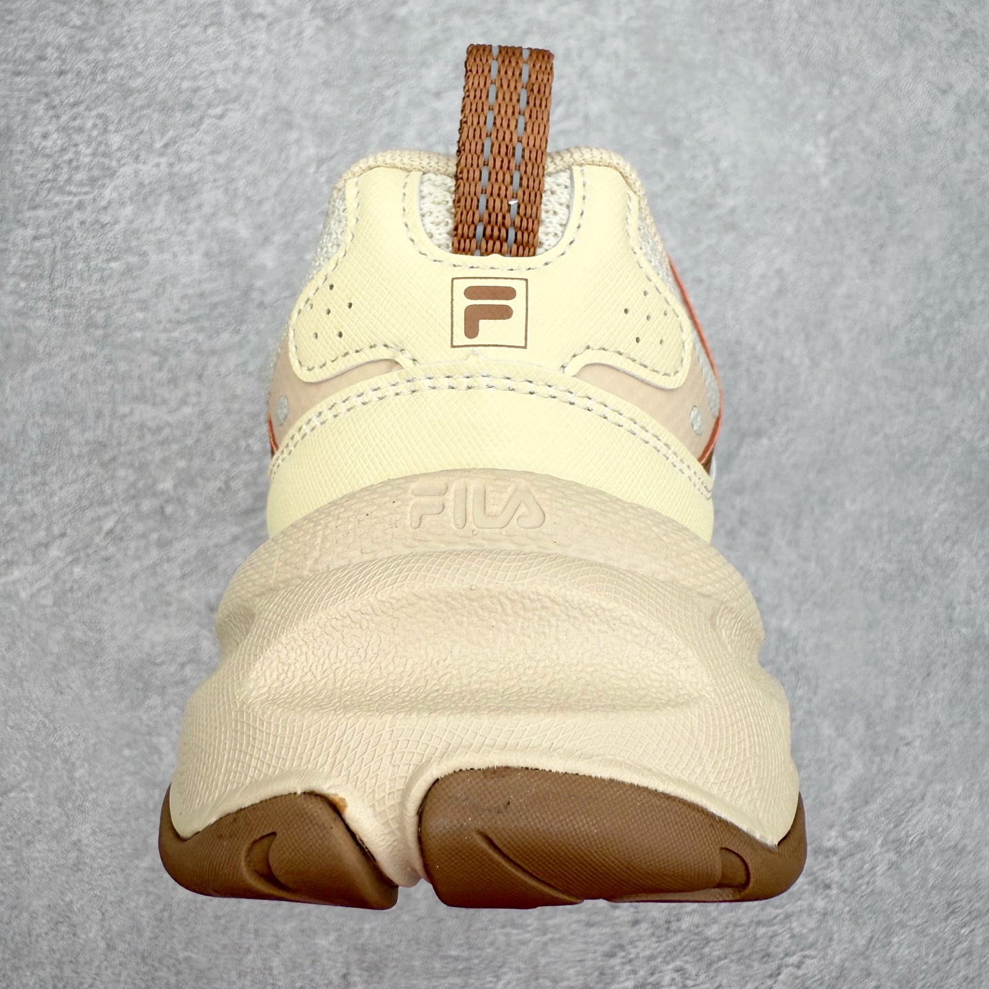 图片[8]-＃纯原福利 FILA 斐乐经典百搭休闲防滑减震耐磨低帮运动鞋 传承了 FILA 的百年基因，融入年轻运动及潮流文化，成为引领变革、创新突破的一代。以“1+N” 的跨界合作模式重现经典的同时创造经典。带来最出其不意的跨界合作惊喜。同时，FILAFUSION把FILA 的 DNA 融入到定制体验里，你可以随心制造厲于你的产品。FILA FUSION 的鞋家族涵盖了老爹鞋、跑步鞋、网球鞋、季节款。风格复古新潮，满足了时尚人士出行及各类运动的搭配需求，成为当下年轻人筷拥的鞋类品牌之一。FILA FUSION 走进年轻人的世界，通过年轻人运动，街舞，滑板，篮球，展现 FILA FUSION 的潮流态度和年轻文化。FILA FUSION 认为末来属于引领变革、创新突破的年轻一代，让我们一起构成 FILA 未来的蓝图吧！尺码：35.5 36 36.5 37.5 38 38.5 39 40-选品中心
