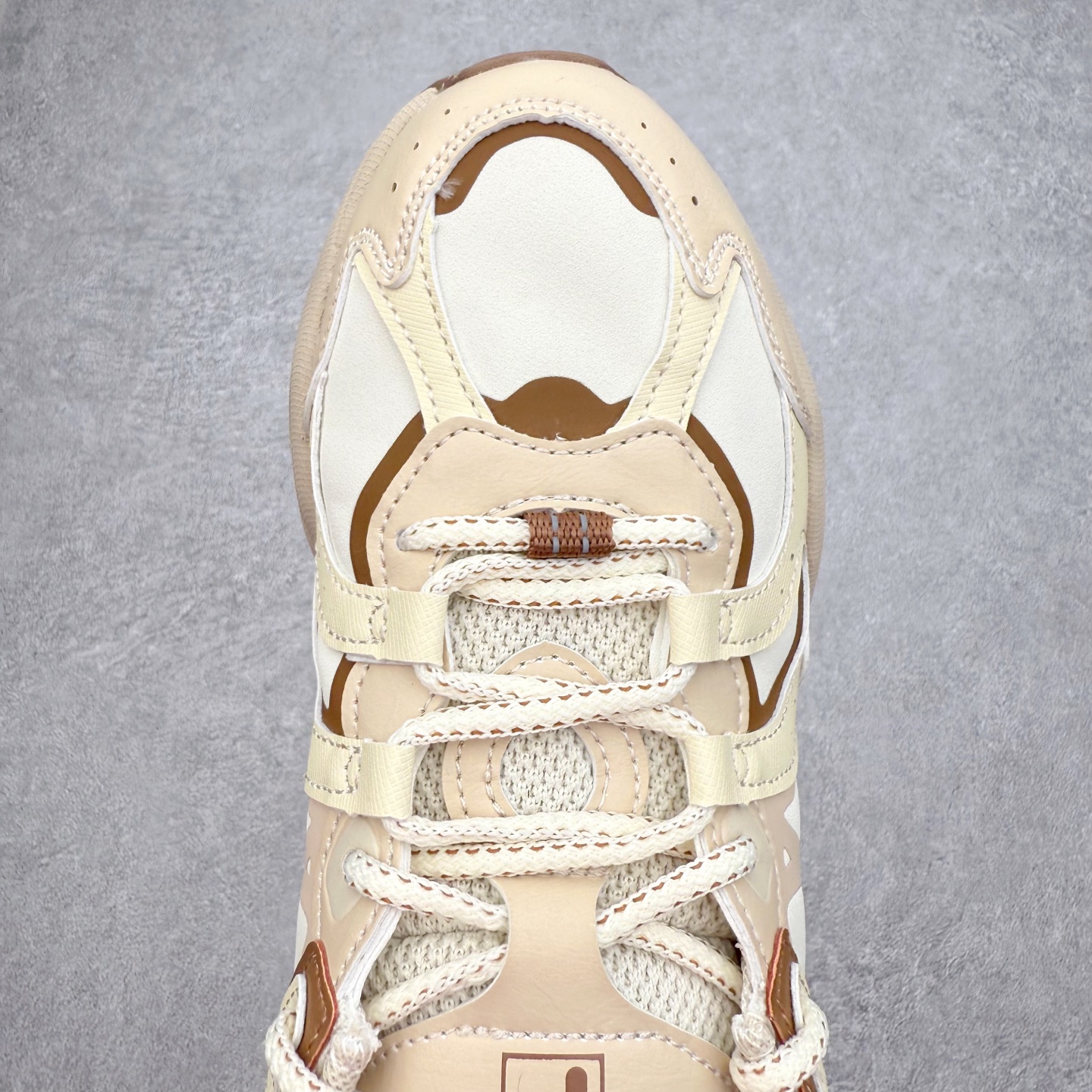 图片[4]-＃纯原福利 FILA 斐乐经典百搭休闲防滑减震耐磨低帮运动鞋 传承了 FILA 的百年基因，融入年轻运动及潮流文化，成为引领变革、创新突破的一代。以“1+N” 的跨界合作模式重现经典的同时创造经典。带来最出其不意的跨界合作惊喜。同时，FILAFUSION把FILA 的 DNA 融入到定制体验里，你可以随心制造厲于你的产品。FILA FUSION 的鞋家族涵盖了老爹鞋、跑步鞋、网球鞋、季节款。风格复古新潮，满足了时尚人士出行及各类运动的搭配需求，成为当下年轻人筷拥的鞋类品牌之一。FILA FUSION 走进年轻人的世界，通过年轻人运动，街舞，滑板，篮球，展现 FILA FUSION 的潮流态度和年轻文化。FILA FUSION 认为末来属于引领变革、创新突破的年轻一代，让我们一起构成 FILA 未来的蓝图吧！尺码：35.5 36 36.5 37.5 38 38.5 39 40-选品中心