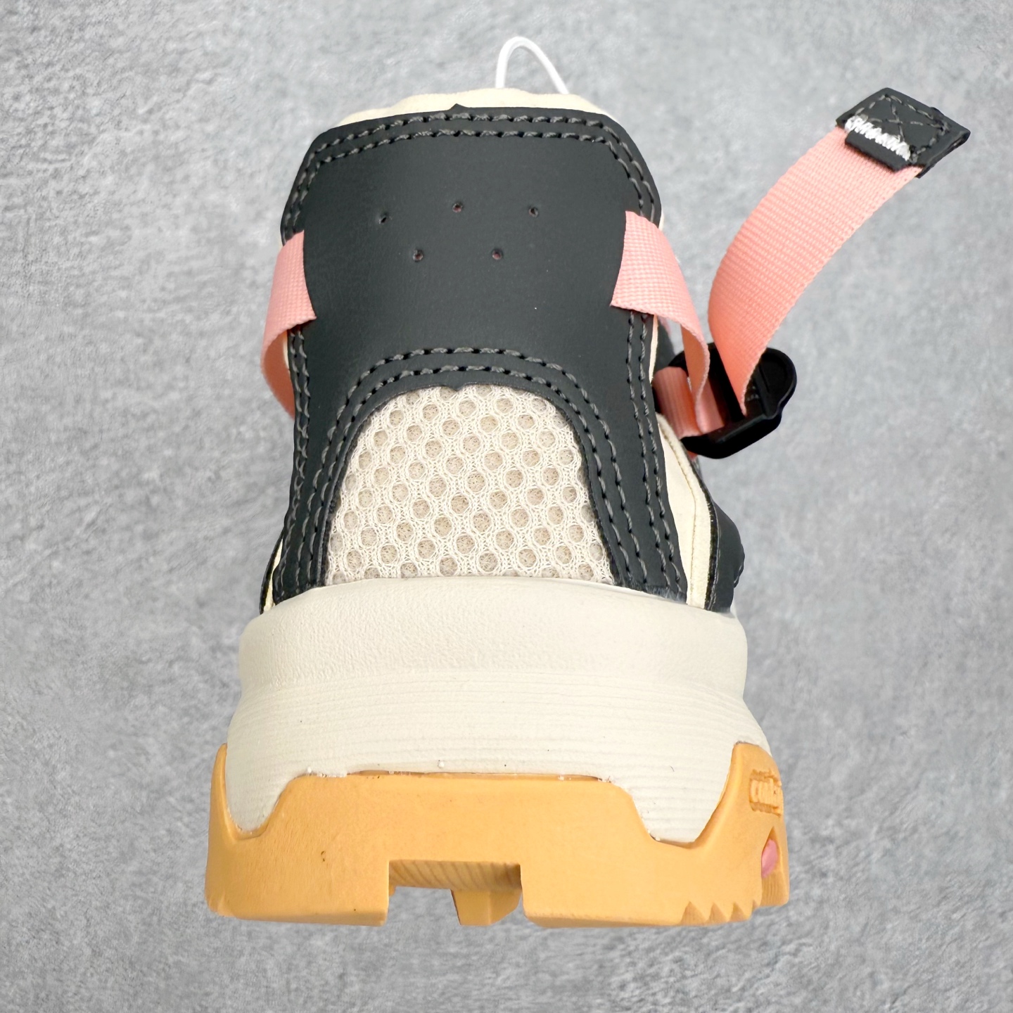 图片[8]-SALOMON萨洛蒙 Techamphibian 5 圆头舒适 透气速干抓地溯溪鞋 男女同款 SALOMON诞生于1947年的法国阿尔卑斯山区，全球知名的户外运动品牌。一直致力于推动滑雪、越野跑等山地运动的发展及产品的进步。其产品设计致力于追求创新和发掘产品的性能极限，帮助喜欢自由的人在山地间不断挑战自我。实拍调校N版已经零色差零失真 百分百还原实物色彩所见即所得 不存在货不对板色差等低级问题 选购参考实物拍摄 不混卖不参货 只用心做好货严格选品 承诺混一赔十 尺码：36 36.5 37.5 38 38.5 39 40 40.5 41 42 42.5 43 44 44.5 45-选品中心