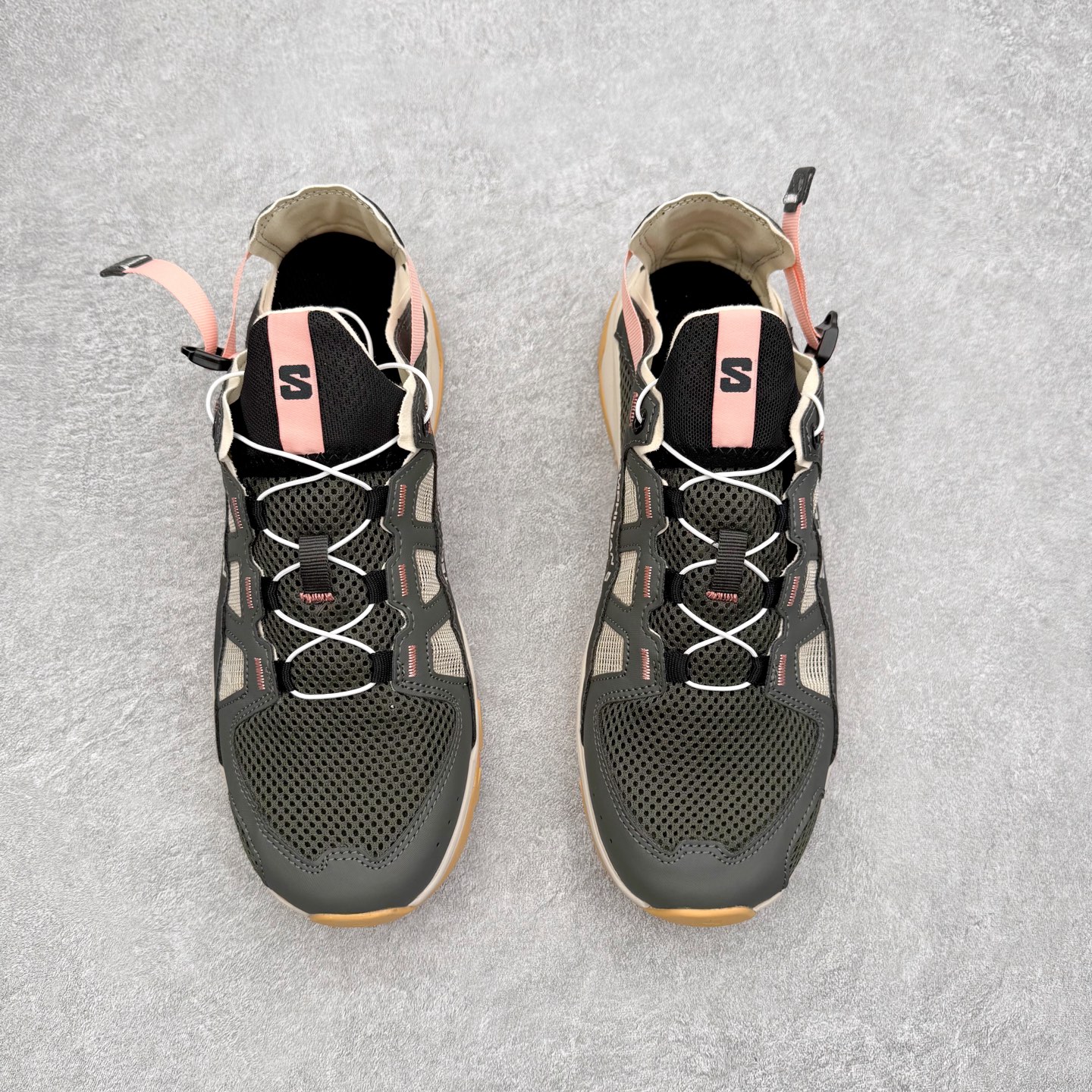 图片[2]-SALOMON萨洛蒙 Techamphibian 5 圆头舒适 透气速干抓地溯溪鞋 男女同款 SALOMON诞生于1947年的法国阿尔卑斯山区，全球知名的户外运动品牌。一直致力于推动滑雪、越野跑等山地运动的发展及产品的进步。其产品设计致力于追求创新和发掘产品的性能极限，帮助喜欢自由的人在山地间不断挑战自我。实拍调校N版已经零色差零失真 百分百还原实物色彩所见即所得 不存在货不对板色差等低级问题 选购参考实物拍摄 不混卖不参货 只用心做好货严格选品 承诺混一赔十 尺码：36 36.5 37.5 38 38.5 39 40 40.5 41 42 42.5 43 44 44.5 45-选品中心