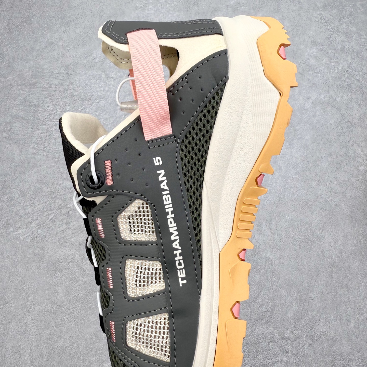 图片[7]-SALOMON萨洛蒙 Techamphibian 5 圆头舒适 透气速干抓地溯溪鞋 男女同款 SALOMON诞生于1947年的法国阿尔卑斯山区，全球知名的户外运动品牌。一直致力于推动滑雪、越野跑等山地运动的发展及产品的进步。其产品设计致力于追求创新和发掘产品的性能极限，帮助喜欢自由的人在山地间不断挑战自我。实拍调校N版已经零色差零失真 百分百还原实物色彩所见即所得 不存在货不对板色差等低级问题 选购参考实物拍摄 不混卖不参货 只用心做好货严格选品 承诺混一赔十 尺码：36 36.5 37.5 38 38.5 39 40 40.5 41 42 42.5 43 44 44.5 45-选品中心