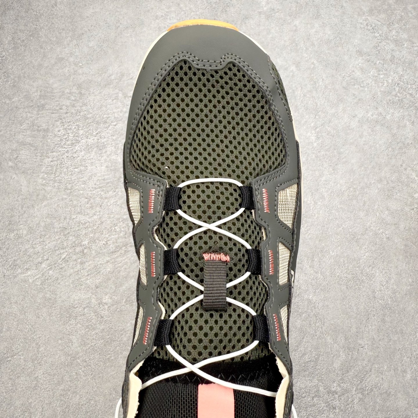 图片[4]-SALOMON萨洛蒙 Techamphibian 5 圆头舒适 透气速干抓地溯溪鞋 男女同款 SALOMON诞生于1947年的法国阿尔卑斯山区，全球知名的户外运动品牌。一直致力于推动滑雪、越野跑等山地运动的发展及产品的进步。其产品设计致力于追求创新和发掘产品的性能极限，帮助喜欢自由的人在山地间不断挑战自我。实拍调校N版已经零色差零失真 百分百还原实物色彩所见即所得 不存在货不对板色差等低级问题 选购参考实物拍摄 不混卖不参货 只用心做好货严格选品 承诺混一赔十 尺码：36 36.5 37.5 38 38.5 39 40 40.5 41 42 42.5 43 44 44.5 45-选品中心