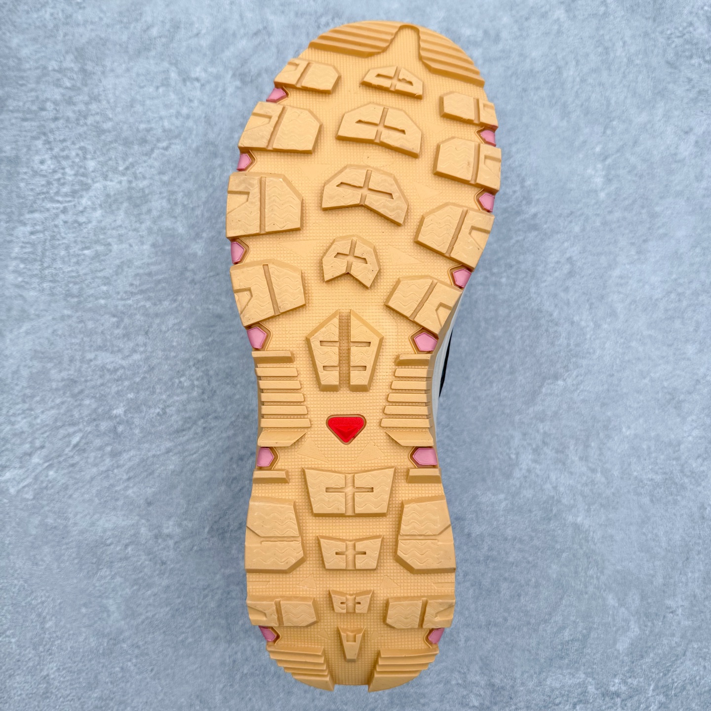 图片[9]-SALOMON萨洛蒙 Techamphibian 5 圆头舒适 透气速干抓地溯溪鞋 男女同款 SALOMON诞生于1947年的法国阿尔卑斯山区，全球知名的户外运动品牌。一直致力于推动滑雪、越野跑等山地运动的发展及产品的进步。其产品设计致力于追求创新和发掘产品的性能极限，帮助喜欢自由的人在山地间不断挑战自我。实拍调校N版已经零色差零失真 百分百还原实物色彩所见即所得 不存在货不对板色差等低级问题 选购参考实物拍摄 不混卖不参货 只用心做好货严格选品 承诺混一赔十 尺码：36 36.5 37.5 38 38.5 39 40 40.5 41 42 42.5 43 44 44.5 45-选品中心