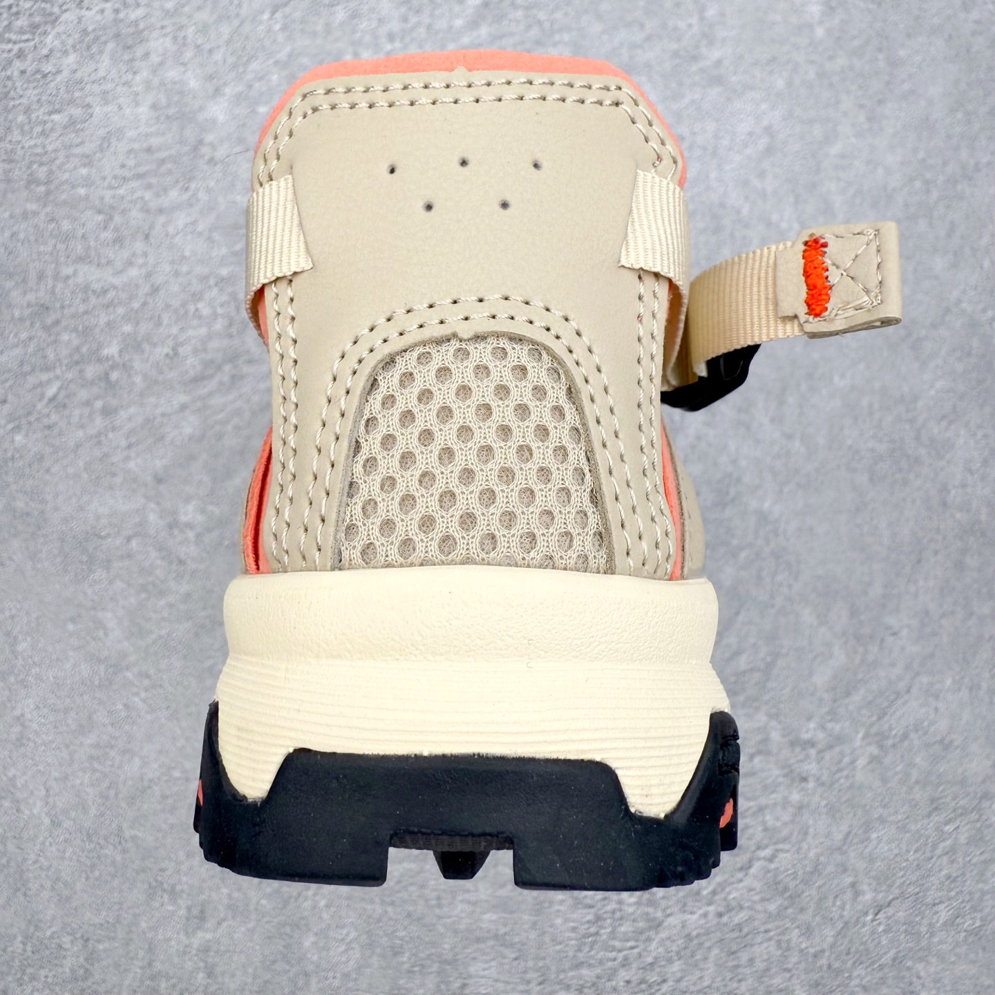 图片[8]-SALOMON萨洛蒙 Techamphibian 5 圆头舒适 透气速干抓地溯溪鞋 男女同款 SALOMON诞生于1947年的法国阿尔卑斯山区，全球知名的户外运动品牌。一直致力于推动滑雪、越野跑等山地运动的发展及产品的进步。其产品设计致力于追求创新和发掘产品的性能极限，帮助喜欢自由的人在山地间不断挑战自我。实拍调校N版已经零色差零失真 百分百还原实物色彩所见即所得 不存在货不对板色差等低级问题 选购参考实物拍摄 不混卖不参货 只用心做好货严格选品 承诺混一赔十 尺码：36 36.5 37.5 38 38.5 39 40 40.5 41 42 42.5 43 44 44.5 45-选品中心