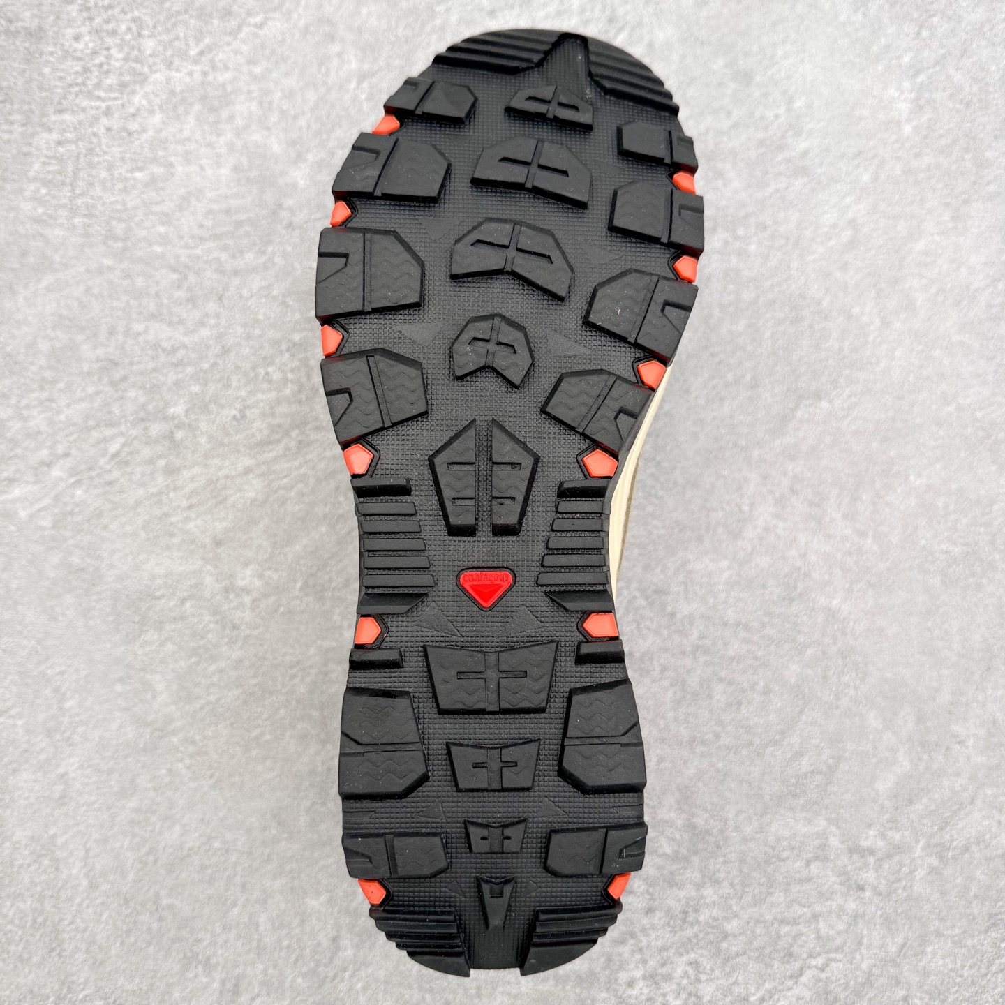 图片[9]-SALOMON萨洛蒙 Techamphibian 5 圆头舒适 透气速干抓地溯溪鞋 男女同款 SALOMON诞生于1947年的法国阿尔卑斯山区，全球知名的户外运动品牌。一直致力于推动滑雪、越野跑等山地运动的发展及产品的进步。其产品设计致力于追求创新和发掘产品的性能极限，帮助喜欢自由的人在山地间不断挑战自我。实拍调校N版已经零色差零失真 百分百还原实物色彩所见即所得 不存在货不对板色差等低级问题 选购参考实物拍摄 不混卖不参货 只用心做好货严格选品 承诺混一赔十 尺码：36 36.5 37.5 38 38.5 39 40 40.5 41 42 42.5 43 44 44.5 45-选品中心