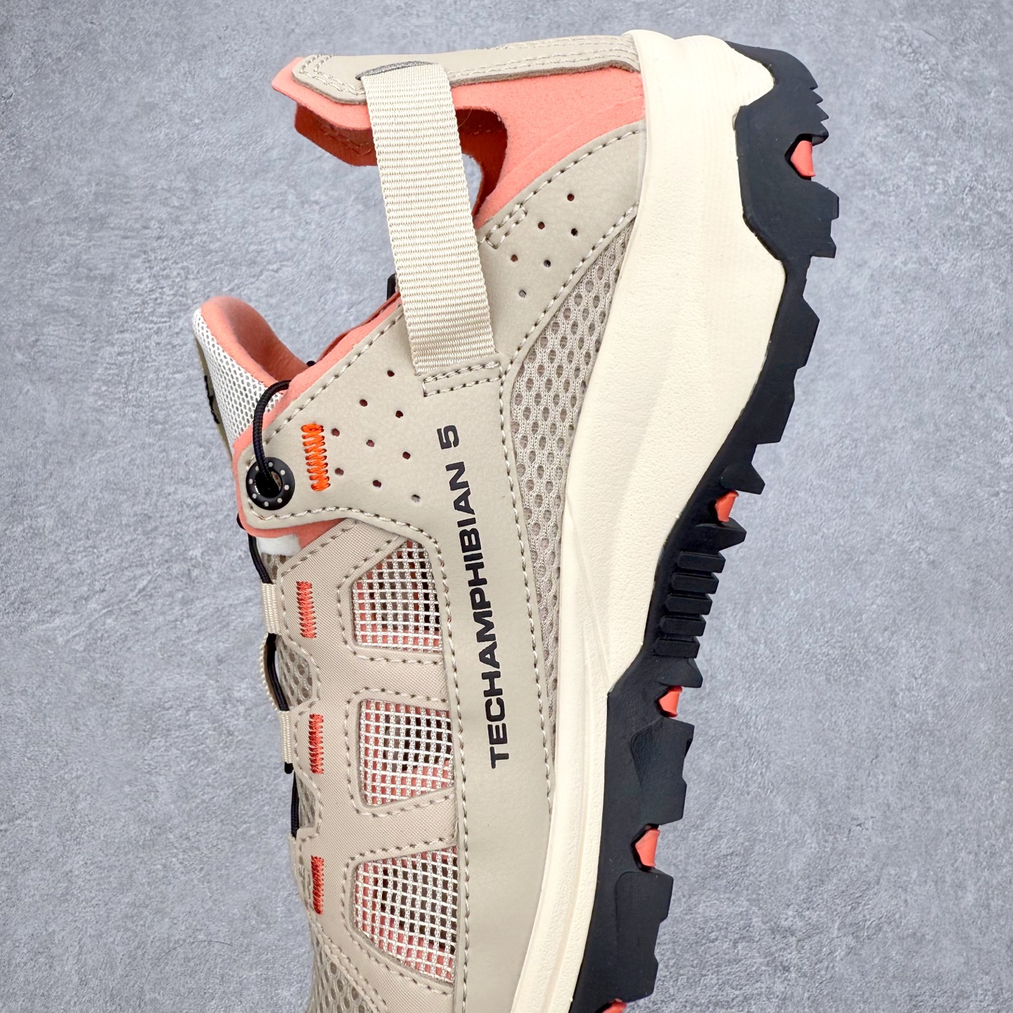 图片[7]-SALOMON萨洛蒙 Techamphibian 5 圆头舒适 透气速干抓地溯溪鞋 男女同款 SALOMON诞生于1947年的法国阿尔卑斯山区，全球知名的户外运动品牌。一直致力于推动滑雪、越野跑等山地运动的发展及产品的进步。其产品设计致力于追求创新和发掘产品的性能极限，帮助喜欢自由的人在山地间不断挑战自我。实拍调校N版已经零色差零失真 百分百还原实物色彩所见即所得 不存在货不对板色差等低级问题 选购参考实物拍摄 不混卖不参货 只用心做好货严格选品 承诺混一赔十 尺码：36 36.5 37.5 38 38.5 39 40 40.5 41 42 42.5 43 44 44.5 45-选品中心