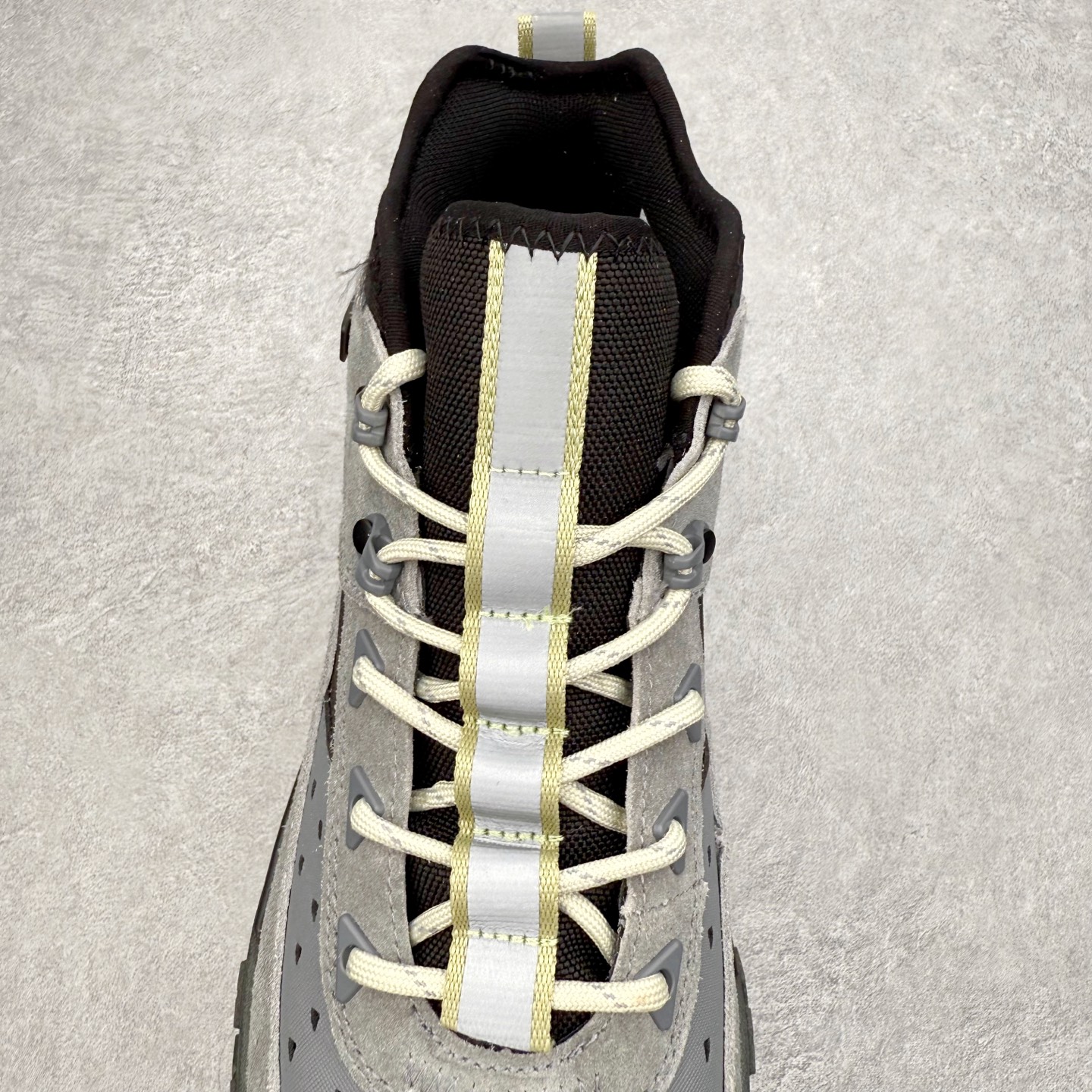 图片[5]-Timberland Greenstride Motion 6 添柏岚防滑耐磨低帮户外功能鞋 简约大方的造型设计，给人以随性休闲的时尚格调，穿着舒适轻便，运动灵活自如，满足日常个性穿搭。Timberland户外品牌最早成立于1918年的美国波士顿，它的成功故事就从第一双防水皮靴Yellow Boots开始。这双具备完全防水机能的靴子瞬间广受好评，他那独创又不失古典的款式，以及大胆使用黄色的崭新风格，吸引了广大消费者的目光。现今仍不改其原有风貌的这双黄靴，就是火遍全球的“大黄靴”。Timberland的高端工艺、实穿耐用等特点让他拥有绝对鞋界地位。尺码：40 41 41.5 42 43 43.5 44 44.5 45 45.5 46-选品中心