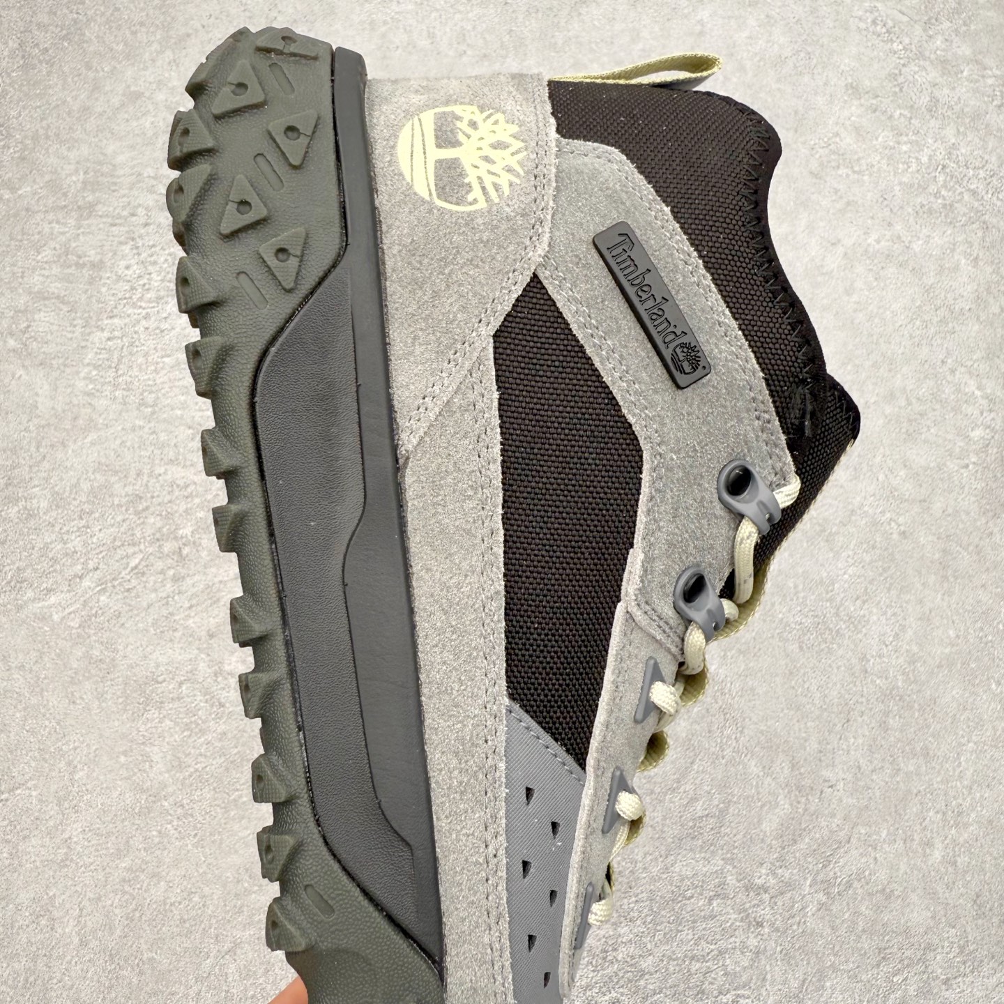 图片[6]-Timberland Greenstride Motion 6 添柏岚防滑耐磨低帮户外功能鞋 简约大方的造型设计，给人以随性休闲的时尚格调，穿着舒适轻便，运动灵活自如，满足日常个性穿搭。Timberland户外品牌最早成立于1918年的美国波士顿，它的成功故事就从第一双防水皮靴Yellow Boots开始。这双具备完全防水机能的靴子瞬间广受好评，他那独创又不失古典的款式，以及大胆使用黄色的崭新风格，吸引了广大消费者的目光。现今仍不改其原有风貌的这双黄靴，就是火遍全球的“大黄靴”。Timberland的高端工艺、实穿耐用等特点让他拥有绝对鞋界地位。尺码：40 41 41.5 42 43 43.5 44 44.5 45 45.5 46-选品中心