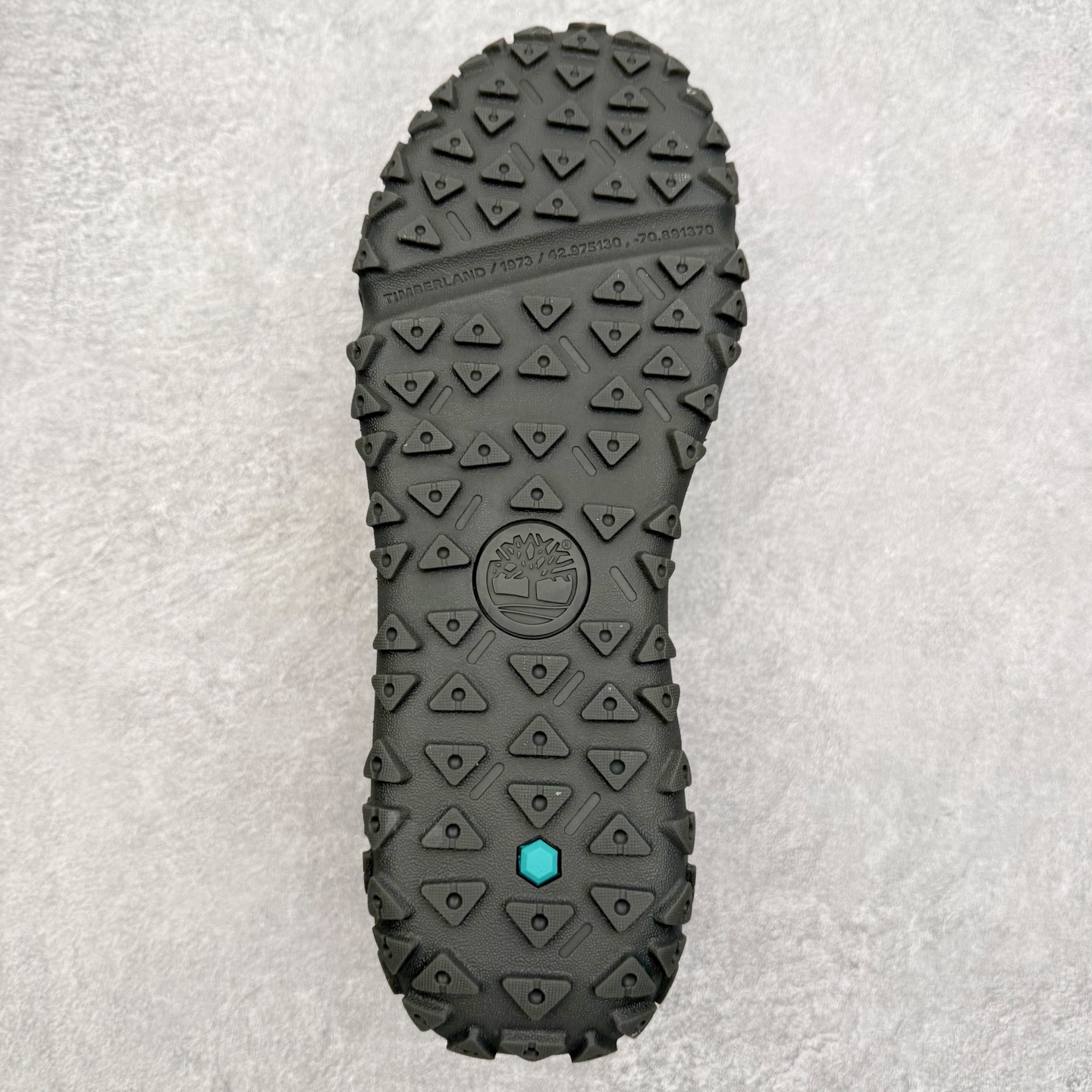 图片[9]-Timberland Greenstride Motion 6 添柏岚防滑耐磨低帮户外功能鞋 简约大方的造型设计，给人以随性休闲的时尚格调，穿着舒适轻便，运动灵活自如，满足日常个性穿搭。Timberland户外品牌最早成立于1918年的美国波士顿，它的成功故事就从第一双防水皮靴Yellow Boots开始。这双具备完全防水机能的靴子瞬间广受好评，他那独创又不失古典的款式，以及大胆使用黄色的崭新风格，吸引了广大消费者的目光。现今仍不改其原有风貌的这双黄靴，就是火遍全球的“大黄靴”。Timberland的高端工艺、实穿耐用等特点让他拥有绝对鞋界地位。尺码：40 41 41.5 42 43 43.5 44 44.5 45 45.5 46-选品中心