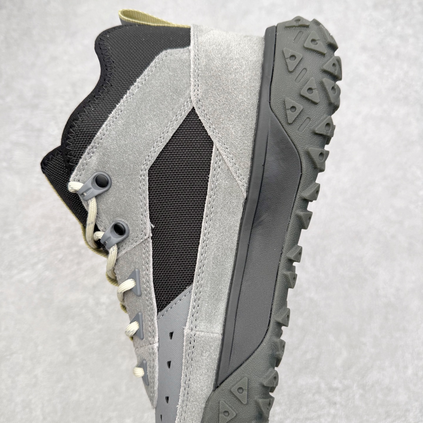 图片[7]-Timberland Greenstride Motion 6 添柏岚防滑耐磨低帮户外功能鞋 简约大方的造型设计，给人以随性休闲的时尚格调，穿着舒适轻便，运动灵活自如，满足日常个性穿搭。Timberland户外品牌最早成立于1918年的美国波士顿，它的成功故事就从第一双防水皮靴Yellow Boots开始。这双具备完全防水机能的靴子瞬间广受好评，他那独创又不失古典的款式，以及大胆使用黄色的崭新风格，吸引了广大消费者的目光。现今仍不改其原有风貌的这双黄靴，就是火遍全球的“大黄靴”。Timberland的高端工艺、实穿耐用等特点让他拥有绝对鞋界地位。尺码：40 41 41.5 42 43 43.5 44 44.5 45 45.5 46-选品中心