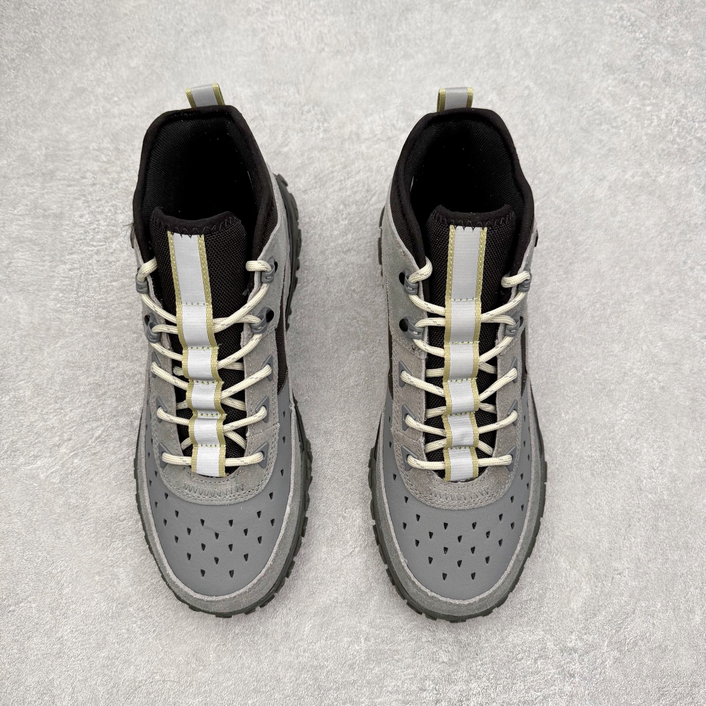 图片[2]-Timberland Greenstride Motion 6 添柏岚防滑耐磨低帮户外功能鞋 简约大方的造型设计，给人以随性休闲的时尚格调，穿着舒适轻便，运动灵活自如，满足日常个性穿搭。Timberland户外品牌最早成立于1918年的美国波士顿，它的成功故事就从第一双防水皮靴Yellow Boots开始。这双具备完全防水机能的靴子瞬间广受好评，他那独创又不失古典的款式，以及大胆使用黄色的崭新风格，吸引了广大消费者的目光。现今仍不改其原有风貌的这双黄靴，就是火遍全球的“大黄靴”。Timberland的高端工艺、实穿耐用等特点让他拥有绝对鞋界地位。尺码：40 41 41.5 42 43 43.5 44 44.5 45 45.5 46-选品中心