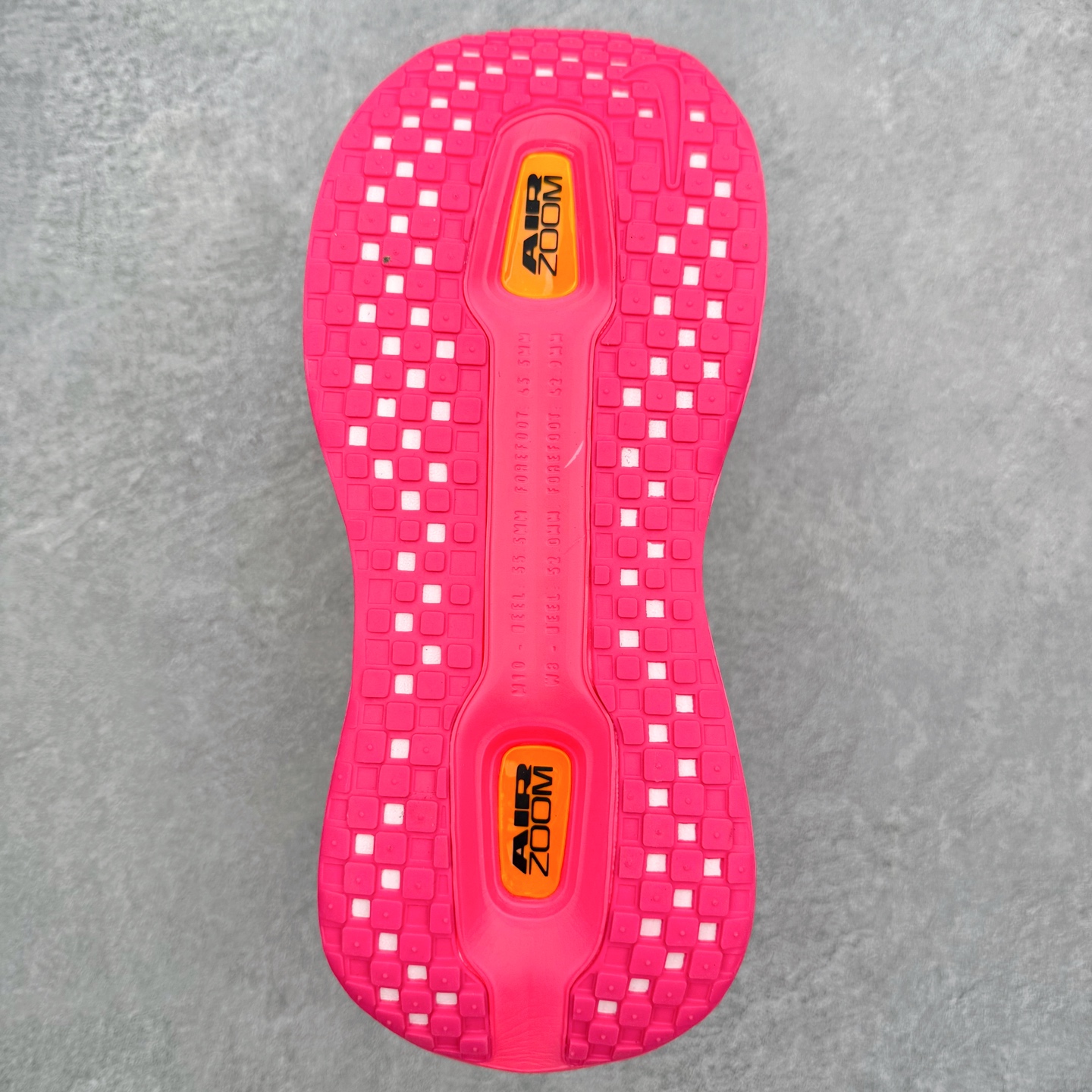 图片[9]-NK Vomero Premium 时尚舒适 网布防滑耐磨 低帮跑步鞋 HM5973-603 实拍调校N版已经零色差零失真 百分百还原实物色彩所见即所得 不存在货不对板色差等低级问题 选购参考实物拍摄 不混卖不参货 只用心做好货严格选品 承诺混一赔十 尺码：36 36.5 37.5 38 38.5 39 40 40.5 41 42 42.5 43 44 44.5 45-选品中心