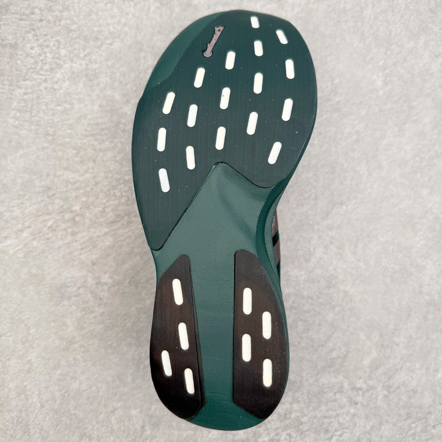 图片[9]-AD Adizero EVO SL 马拉松竞速专业跑鞋 JQ4663 CELERMESH针织网面非常轻薄 纤维间的缝隙很大 可以保证跑步时的透气、排汗效果 鞋舌直接与两侧的内衬和鞋底连接在一起 在跑步过程中不会被鞋舌的左右移动所困扰 在标准鞋带孔的基础上再拓宽一组鞋带孔 适合不同脚型的需求 突破性 EnergyRods 技术，有助于跑者实现更好的成绩 中底独特的LIGHTSTRIKE PRO泡棉材质 微弹感觉在跑步过程中给予了良好的支撑体验 对于顶级精英和高水平进阶跑者来说 ADIOS PRO是一双值得信赖的竞速比赛用鞋 尺码：36 36.5 37.5 38 38.5 39 40 40.5 41 42 42.5 43 44 44.5 45-选品中心