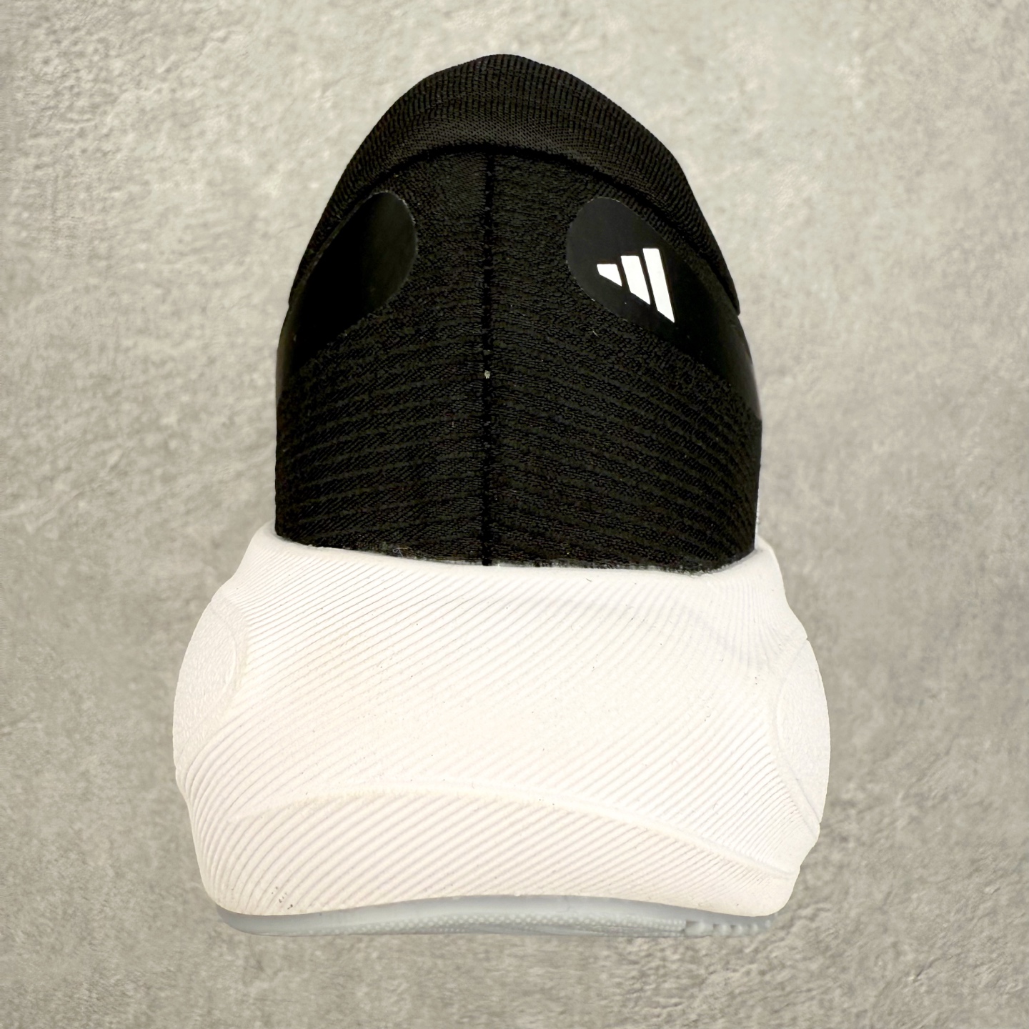 图片[8]-AD Adizero Adios Pro 4 马拉松竞速专业跑鞋 JR7671 CELERMESH针织网面非常轻薄 纤维间的缝隙很大 可以保证跑步时的透气、排汗效果 鞋舌直接与两侧的内衬和鞋底连接在一起 在跑步过程中不会被鞋舌的左右移动所困扰 在标准鞋带孔的基础上再拓宽一组鞋带孔 适合不同脚型的需求 突破性 EnergyRods 技术，有助于跑者实现更好的成绩 中底独特的LIGHTSTRIKE PRO泡棉材质 微弹感觉在跑步过程中给予了良好的支撑体验 对于顶级精英和高水平进阶跑者来说 ADIOS PRO是一双值得信赖的竞速比赛用鞋 尺码：36 36.5 37.5 38 38.5 39 40 40.5 41 42 42.5 43 44 44.5 45-选品中心