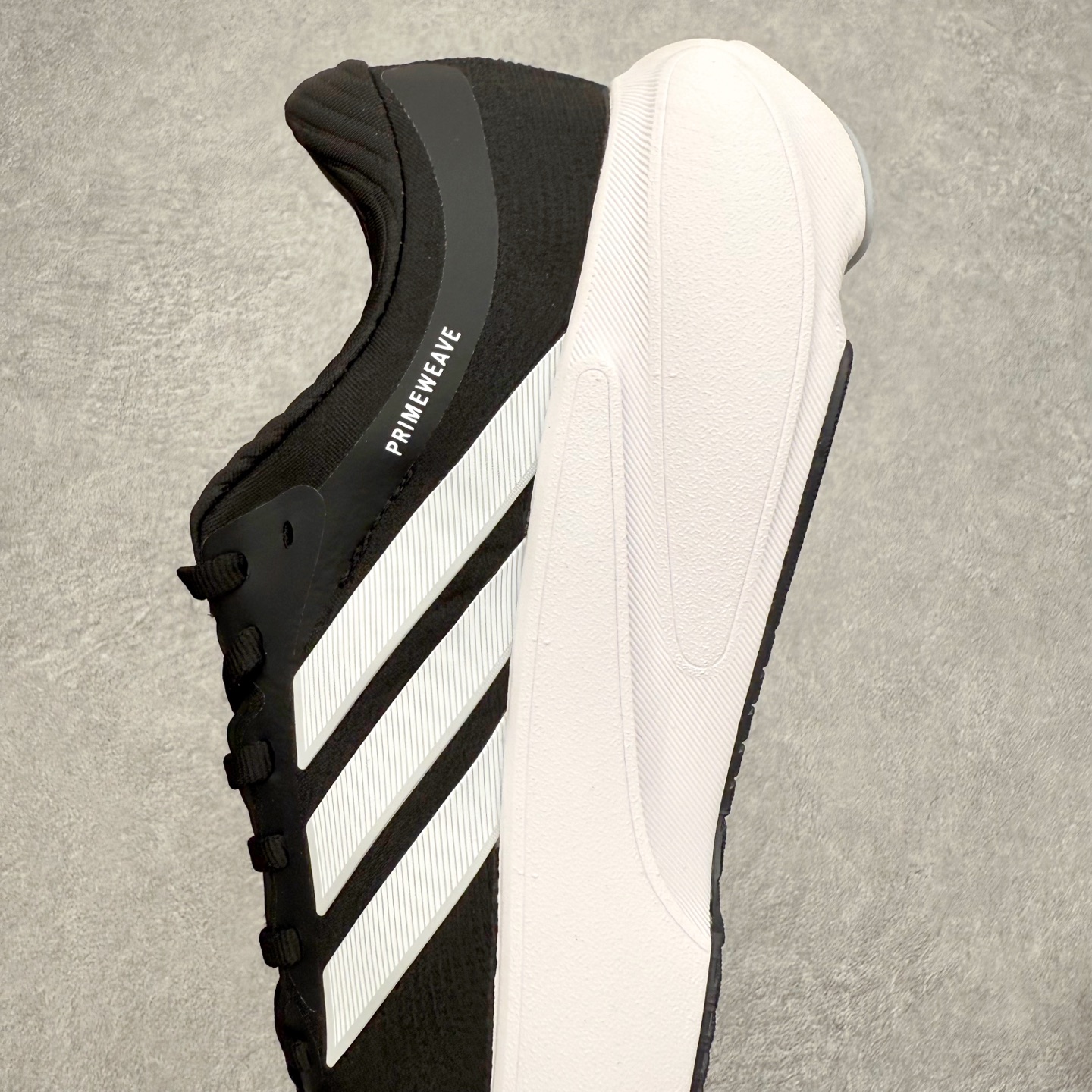 图片[7]-AD Adizero Adios Pro 4 马拉松竞速专业跑鞋 JR7671 CELERMESH针织网面非常轻薄 纤维间的缝隙很大 可以保证跑步时的透气、排汗效果 鞋舌直接与两侧的内衬和鞋底连接在一起 在跑步过程中不会被鞋舌的左右移动所困扰 在标准鞋带孔的基础上再拓宽一组鞋带孔 适合不同脚型的需求 突破性 EnergyRods 技术，有助于跑者实现更好的成绩 中底独特的LIGHTSTRIKE PRO泡棉材质 微弹感觉在跑步过程中给予了良好的支撑体验 对于顶级精英和高水平进阶跑者来说 ADIOS PRO是一双值得信赖的竞速比赛用鞋 尺码：36 36.5 37.5 38 38.5 39 40 40.5 41 42 42.5 43 44 44.5 45-选品中心