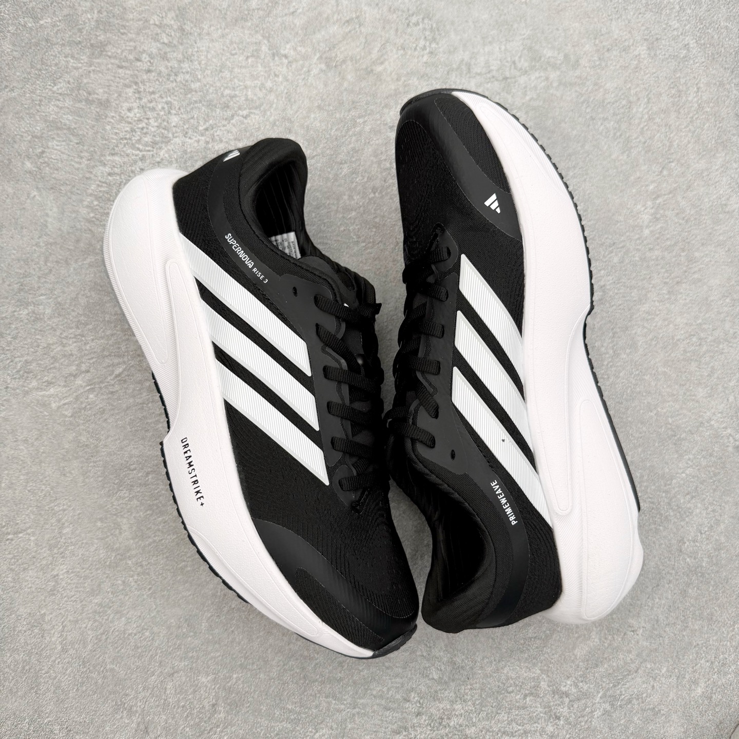 图片[3]-AD Adizero Adios Pro 4 马拉松竞速专业跑鞋 JR7671 CELERMESH针织网面非常轻薄 纤维间的缝隙很大 可以保证跑步时的透气、排汗效果 鞋舌直接与两侧的内衬和鞋底连接在一起 在跑步过程中不会被鞋舌的左右移动所困扰 在标准鞋带孔的基础上再拓宽一组鞋带孔 适合不同脚型的需求 突破性 EnergyRods 技术，有助于跑者实现更好的成绩 中底独特的LIGHTSTRIKE PRO泡棉材质 微弹感觉在跑步过程中给予了良好的支撑体验 对于顶级精英和高水平进阶跑者来说 ADIOS PRO是一双值得信赖的竞速比赛用鞋 尺码：36 36.5 37.5 38 38.5 39 40 40.5 41 42 42.5 43 44 44.5 45-选品中心