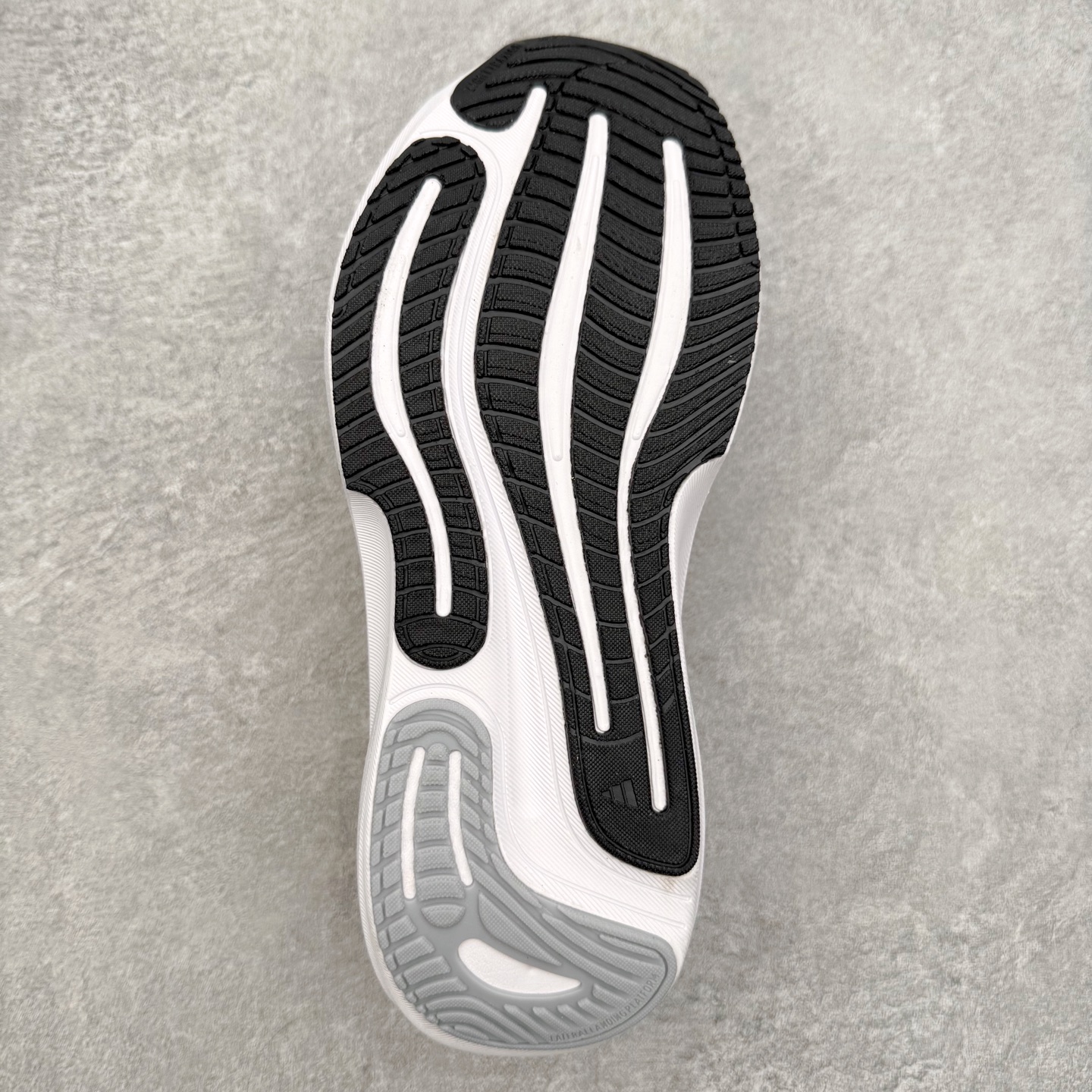 图片[9]-AD Adizero Adios Pro 4 马拉松竞速专业跑鞋 JR7671 CELERMESH针织网面非常轻薄 纤维间的缝隙很大 可以保证跑步时的透气、排汗效果 鞋舌直接与两侧的内衬和鞋底连接在一起 在跑步过程中不会被鞋舌的左右移动所困扰 在标准鞋带孔的基础上再拓宽一组鞋带孔 适合不同脚型的需求 突破性 EnergyRods 技术，有助于跑者实现更好的成绩 中底独特的LIGHTSTRIKE PRO泡棉材质 微弹感觉在跑步过程中给予了良好的支撑体验 对于顶级精英和高水平进阶跑者来说 ADIOS PRO是一双值得信赖的竞速比赛用鞋 尺码：36 36.5 37.5 38 38.5 39 40 40.5 41 42 42.5 43 44 44.5 45-选品中心