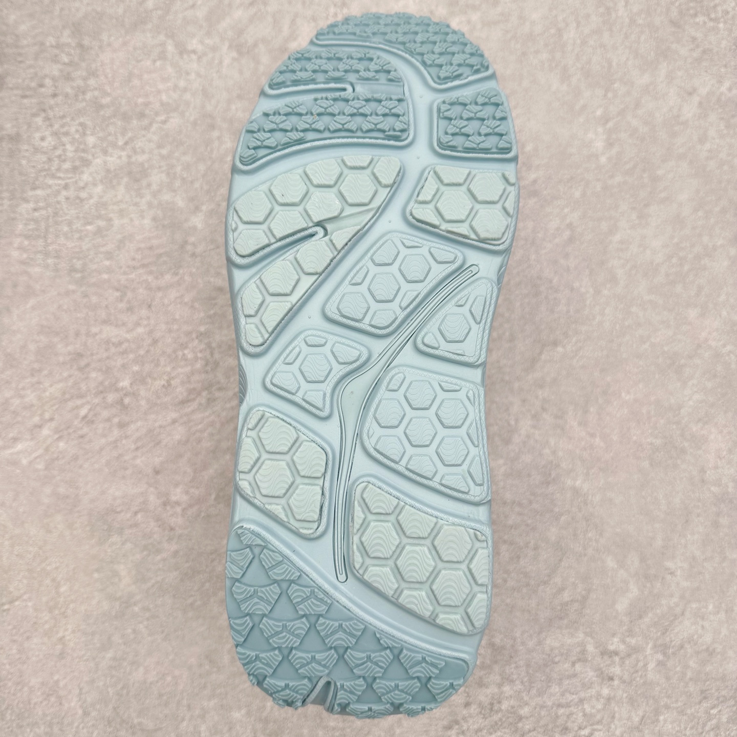 图片[9]-＃纯原 MARNI x HOKA ONE ONE Bondi B3LS 联名款简约舒适低帮休闲跑步鞋 HOKA ONE ONE是来自美国的跑步鞋知名品牌，创立于2009年，始终致力于为所有跑者提供更新、更好的跑步装备。相比常规跑鞋，HOKA ONE ONE特别研发使用性能独特的几何形跑鞋中底，此种鞋底更厚、更高、回弹性也更好，除了卓越的缓冲性能，它还能內各种阶段的跑者带来更具动感、更加稳定的跑步体验。HOKAONE ONE从设计之初就清楚意识到，要保证跑者步幅的均匀一致，双脚自然而然的运动至关重要。尺码：36 36.5 37.5 38 38.5 39 40 40.5 41 42 42.5 43 44 44.5 45-选品中心