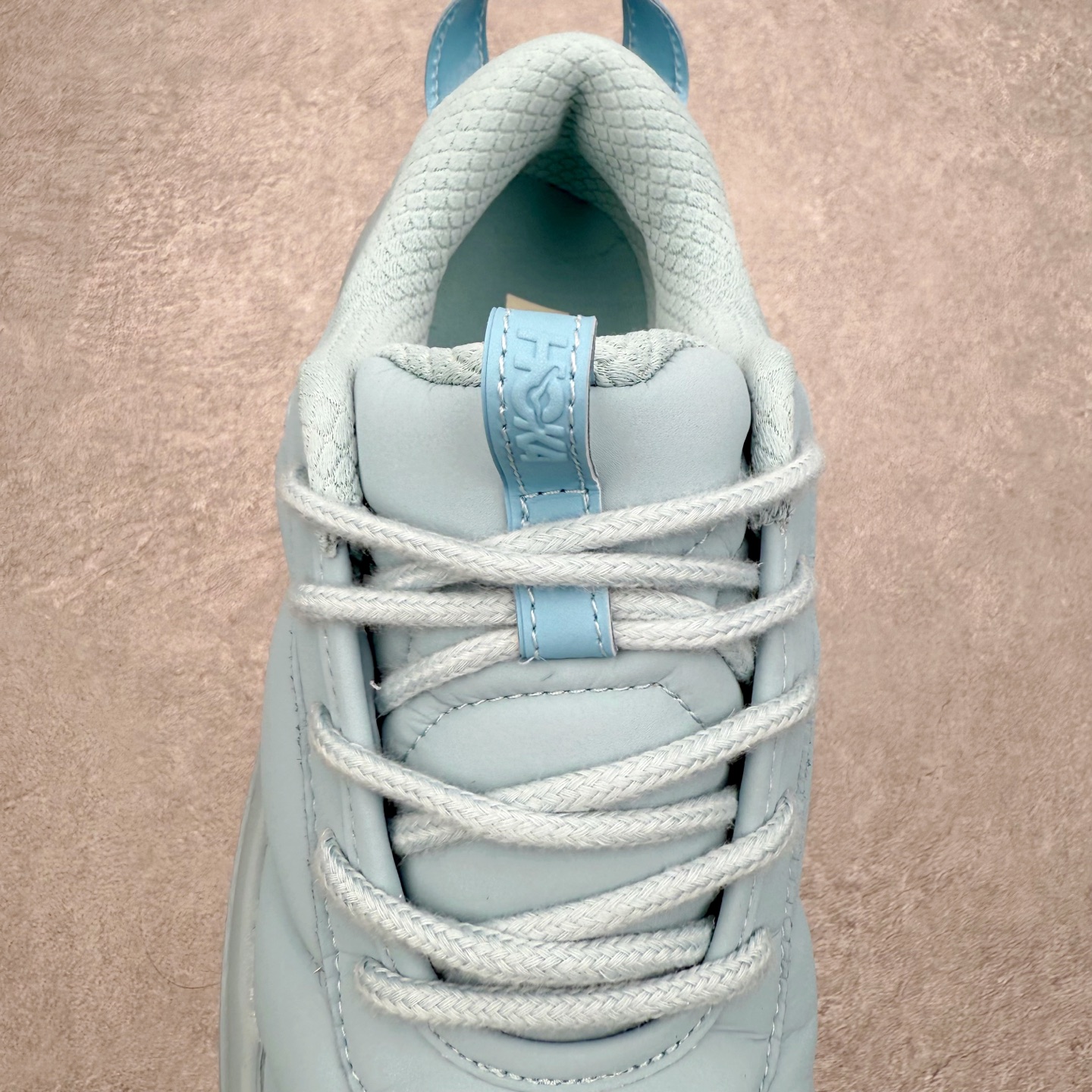 图片[5]-＃纯原 MARNI x HOKA ONE ONE Bondi B3LS 联名款简约舒适低帮休闲跑步鞋 HOKA ONE ONE是来自美国的跑步鞋知名品牌，创立于2009年，始终致力于为所有跑者提供更新、更好的跑步装备。相比常规跑鞋，HOKA ONE ONE特别研发使用性能独特的几何形跑鞋中底，此种鞋底更厚、更高、回弹性也更好，除了卓越的缓冲性能，它还能內各种阶段的跑者带来更具动感、更加稳定的跑步体验。HOKAONE ONE从设计之初就清楚意识到，要保证跑者步幅的均匀一致，双脚自然而然的运动至关重要。尺码：36 36.5 37.5 38 38.5 39 40 40.5 41 42 42.5 43 44 44.5 45-选品中心