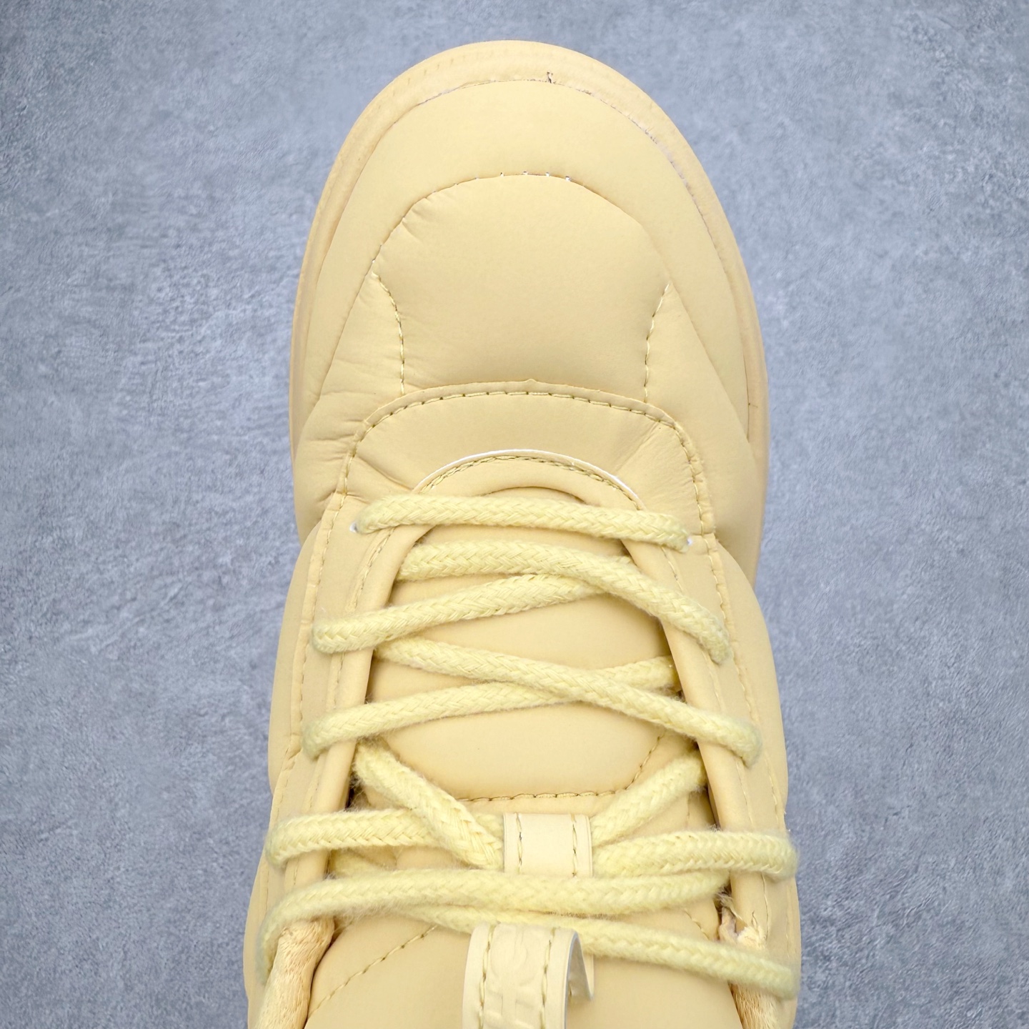 图片[4]-＃纯原 MARNI x HOKA ONE ONE Bondi B3LS 联名款简约舒适低帮休闲跑步鞋 HOKA ONE ONE是来自美国的跑步鞋知名品牌，创立于2009年，始终致力于为所有跑者提供更新、更好的跑步装备。相比常规跑鞋，HOKA ONE ONE特别研发使用性能独特的几何形跑鞋中底，此种鞋底更厚、更高、回弹性也更好，除了卓越的缓冲性能，它还能內各种阶段的跑者带来更具动感、更加稳定的跑步体验。HOKAONE ONE从设计之初就清楚意识到，要保证跑者步幅的均匀一致，双脚自然而然的运动至关重要。尺码：36 36.5 37.5 38 38.5 39 40 40.5 41 42 42.5 43 44 44.5 45-选品中心