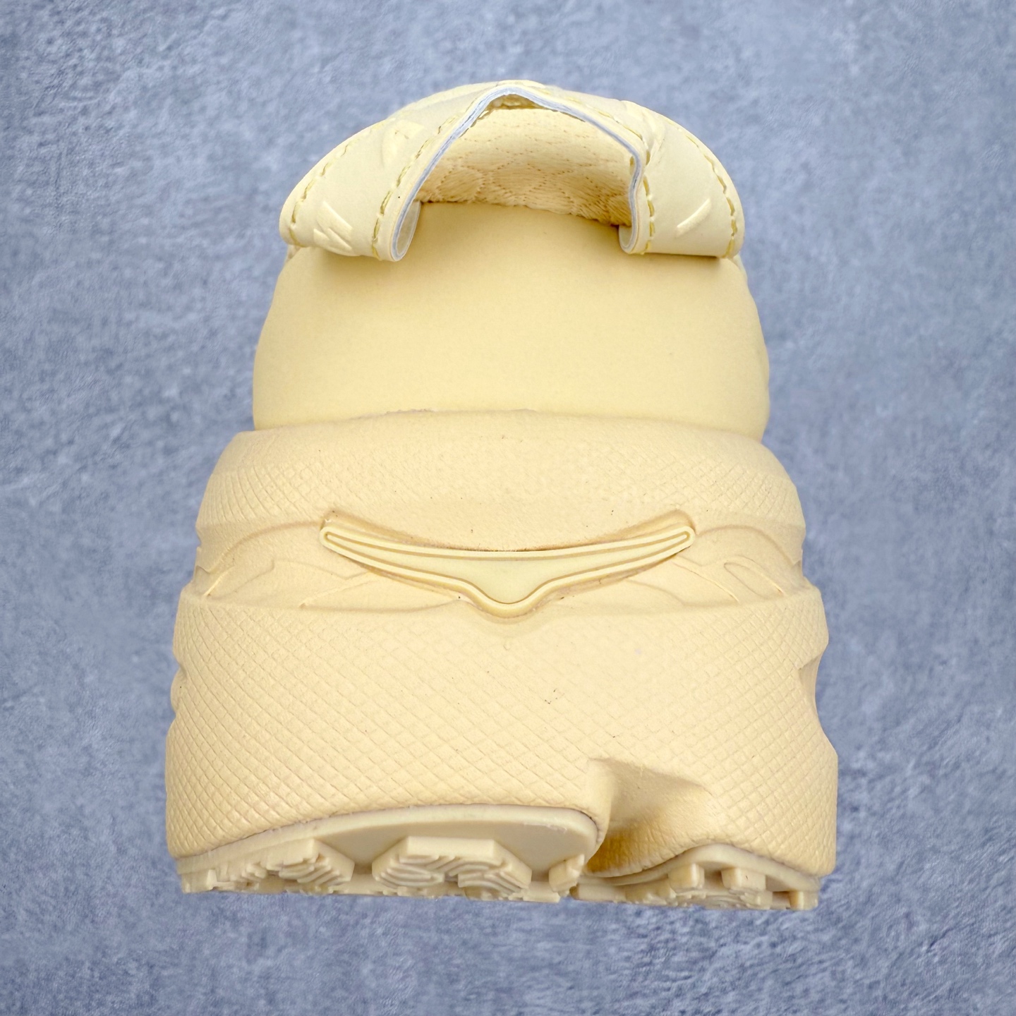 图片[8]-＃纯原 MARNI x HOKA ONE ONE Bondi B3LS 联名款简约舒适低帮休闲跑步鞋 HOKA ONE ONE是来自美国的跑步鞋知名品牌，创立于2009年，始终致力于为所有跑者提供更新、更好的跑步装备。相比常规跑鞋，HOKA ONE ONE特别研发使用性能独特的几何形跑鞋中底，此种鞋底更厚、更高、回弹性也更好，除了卓越的缓冲性能，它还能內各种阶段的跑者带来更具动感、更加稳定的跑步体验。HOKAONE ONE从设计之初就清楚意识到，要保证跑者步幅的均匀一致，双脚自然而然的运动至关重要。尺码：36 36.5 37.5 38 38.5 39 40 40.5 41 42 42.5 43 44 44.5 45-选品中心