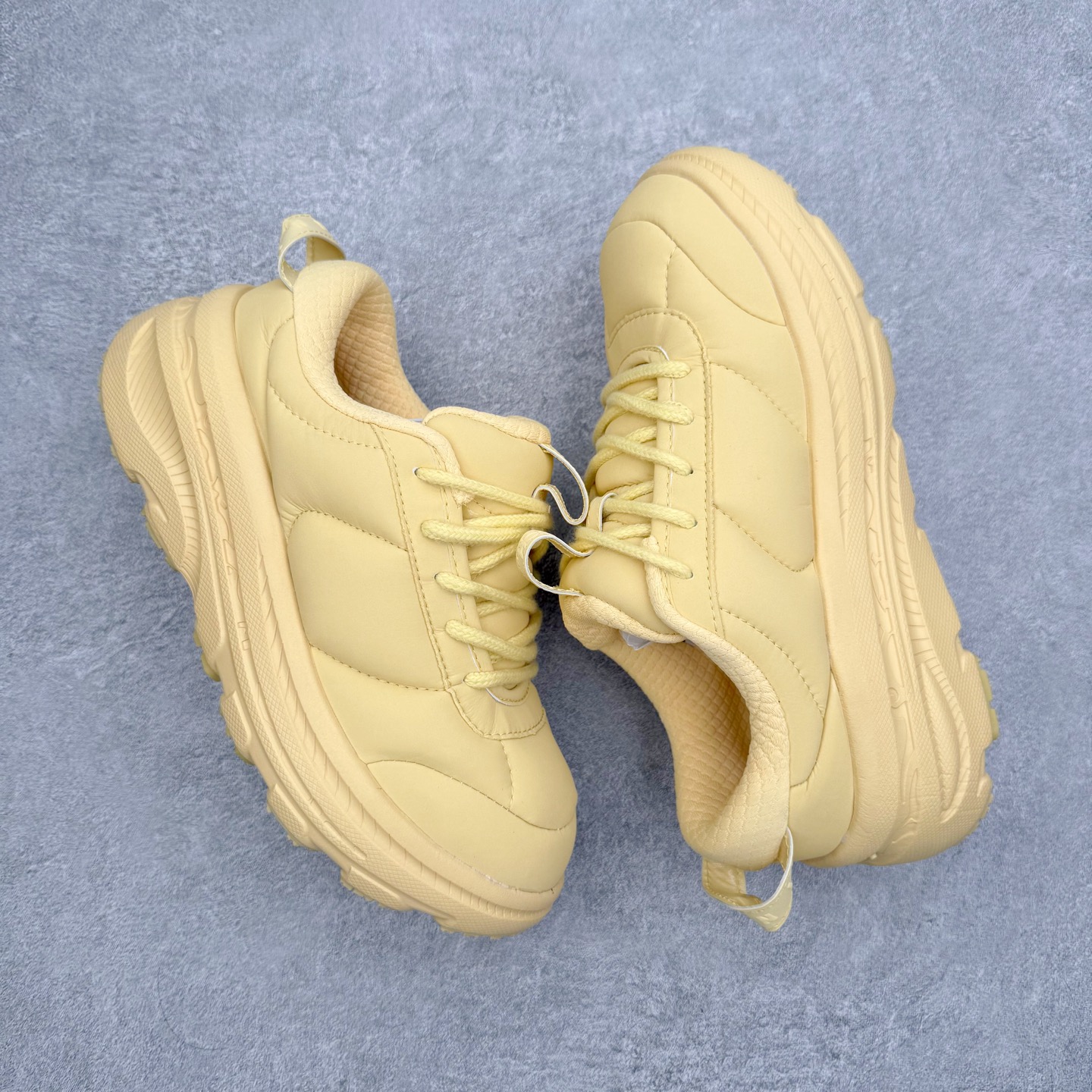 图片[3]-＃纯原 MARNI x HOKA ONE ONE Bondi B3LS 联名款简约舒适低帮休闲跑步鞋 HOKA ONE ONE是来自美国的跑步鞋知名品牌，创立于2009年，始终致力于为所有跑者提供更新、更好的跑步装备。相比常规跑鞋，HOKA ONE ONE特别研发使用性能独特的几何形跑鞋中底，此种鞋底更厚、更高、回弹性也更好，除了卓越的缓冲性能，它还能內各种阶段的跑者带来更具动感、更加稳定的跑步体验。HOKAONE ONE从设计之初就清楚意识到，要保证跑者步幅的均匀一致，双脚自然而然的运动至关重要。尺码：36 36.5 37.5 38 38.5 39 40 40.5 41 42 42.5 43 44 44.5 45-选品中心