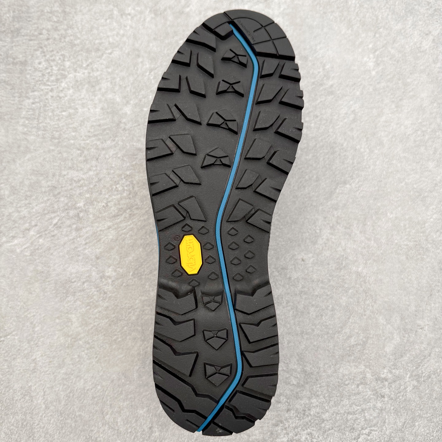 图片[9]-THE NORTH FACE Verto Alpine GORE-TEX 北面舒适 防滑耐磨 低帮 生活休闲鞋 专业户外登山品牌（北面）The North Face自1966年创立，由两位热爱登山徒步的年轻登山者于美西旧金山开创，不断透过研发与创新，并且将最先进的技术结合在服装与鞋款设计，生产多种外型帅气且专业能力非常强的户外运动装备而备受欢迎。尺码：36-45-选品中心