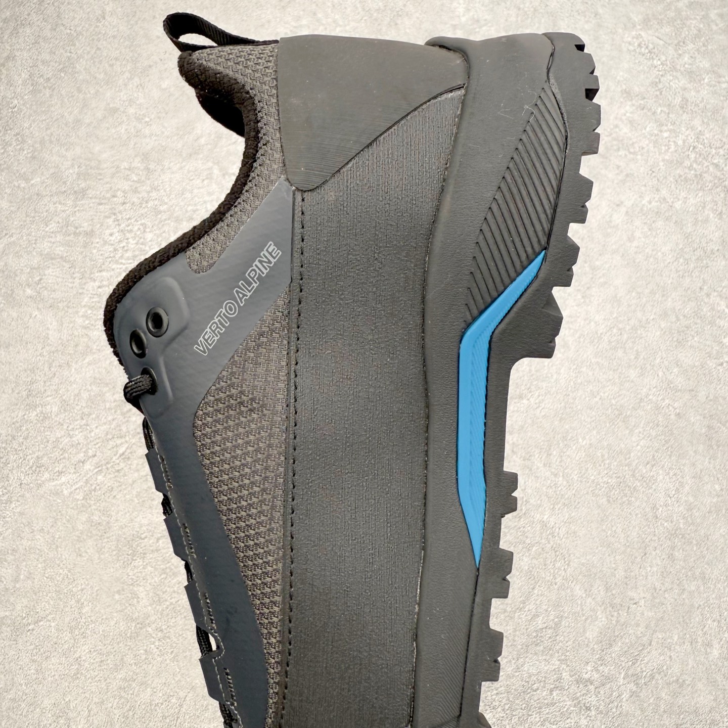 图片[7]-THE NORTH FACE Verto Alpine GORE-TEX 北面舒适 防滑耐磨 低帮 生活休闲鞋 专业户外登山品牌（北面）The North Face自1966年创立，由两位热爱登山徒步的年轻登山者于美西旧金山开创，不断透过研发与创新，并且将最先进的技术结合在服装与鞋款设计，生产多种外型帅气且专业能力非常强的户外运动装备而备受欢迎。尺码：36-45-选品中心