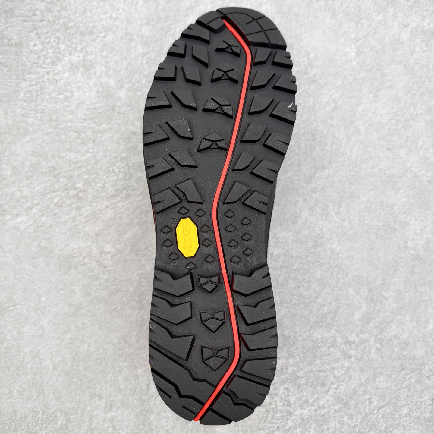 图片[9]-THE NORTH FACE Verto Alpine GORE-TEX 北面舒适 防滑耐磨 低帮 生活休闲鞋 专业户外登山品牌（北面）The North Face自1966年创立，由两位热爱登山徒步的年轻登山者于美西旧金山开创，不断透过研发与创新，并且将最先进的技术结合在服装与鞋款设计，生产多种外型帅气且专业能力非常强的户外运动装备而备受欢迎。尺码：36-45-选品中心