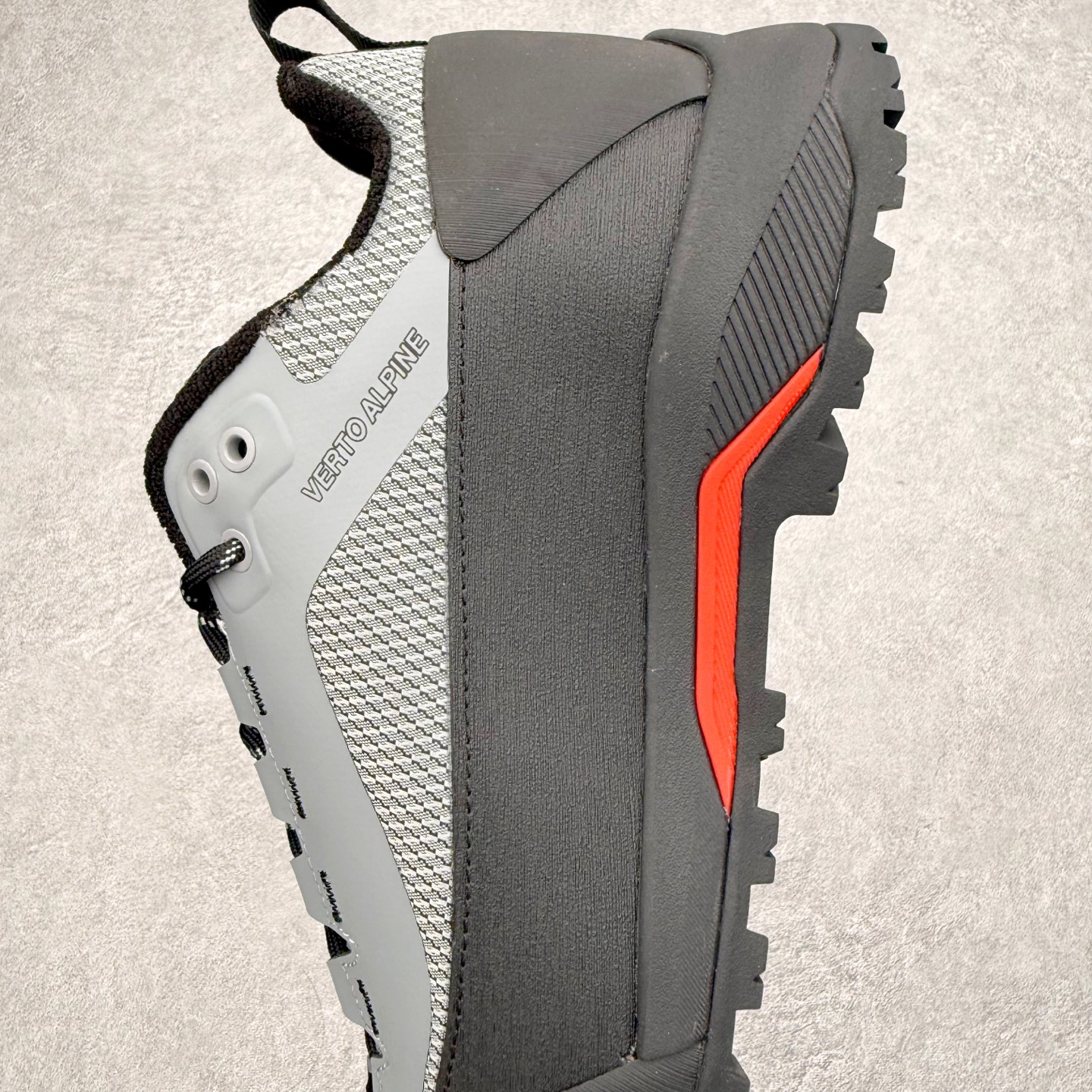 图片[7]-THE NORTH FACE Verto Alpine GORE-TEX 北面舒适 防滑耐磨 低帮 生活休闲鞋 专业户外登山品牌（北面）The North Face自1966年创立，由两位热爱登山徒步的年轻登山者于美西旧金山开创，不断透过研发与创新，并且将最先进的技术结合在服装与鞋款设计，生产多种外型帅气且专业能力非常强的户外运动装备而备受欢迎。尺码：36-45-选品中心