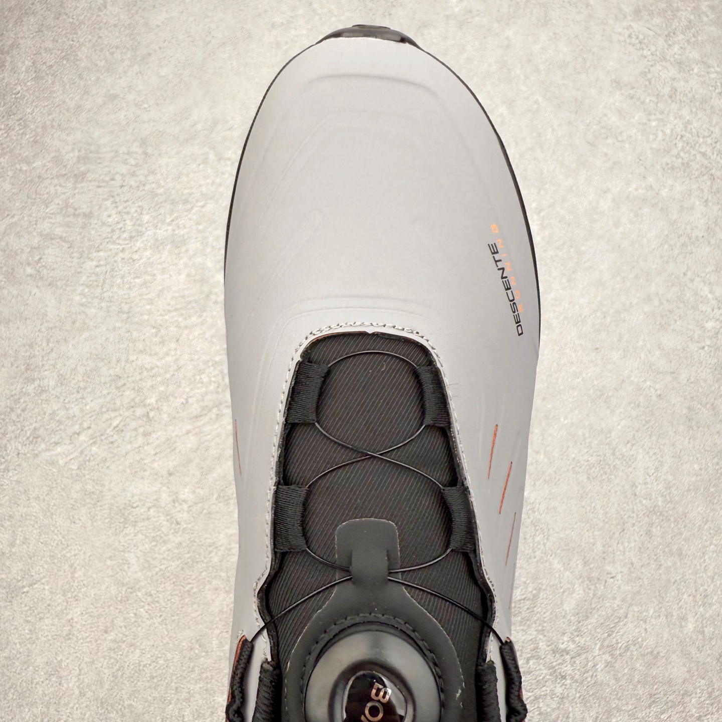 图片[4]-＃HP DESCENTE RUNNING DFLUID 迪桑特流体鞋缓震BOA防水回弹支撑跑步鞋 DESCENTE（迪桑特）创立于1935年，品牌名取自法语词汇，意为“滑降”。品牌箭头标识代表滑雪的三种技术“高速直线滑行”、“穿越”和“侧滑”，也寓意品牌在打造高端专业运动产品中不断追求完美的创新精神，致力于成为中国高端专业滑雪、综训、女子、铁人三项、高尔夫的第一品牌。尺码：39 40 41 42 43 44 45-选品中心