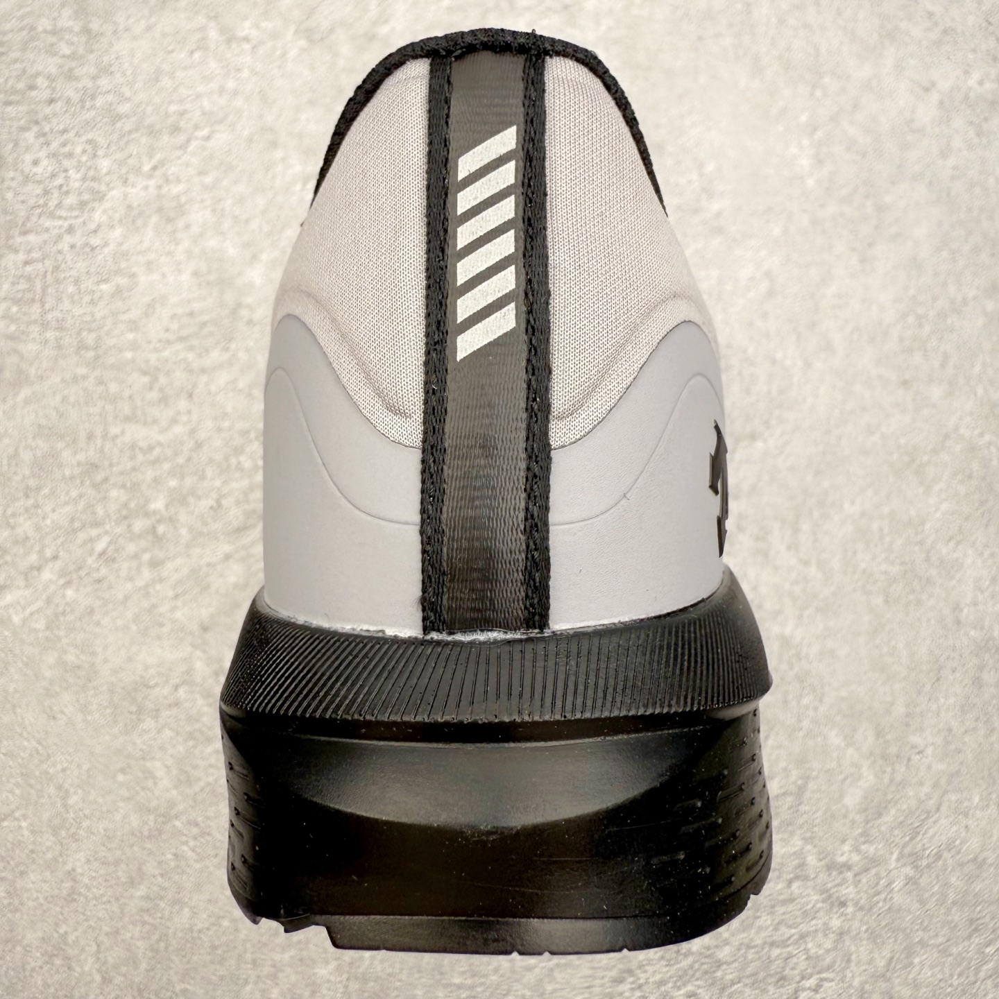 图片[8]-＃HP DESCENTE RUNNING DFLUID 迪桑特流体鞋缓震BOA防水回弹支撑跑步鞋 DESCENTE（迪桑特）创立于1935年，品牌名取自法语词汇，意为“滑降”。品牌箭头标识代表滑雪的三种技术“高速直线滑行”、“穿越”和“侧滑”，也寓意品牌在打造高端专业运动产品中不断追求完美的创新精神，致力于成为中国高端专业滑雪、综训、女子、铁人三项、高尔夫的第一品牌。尺码：39 40 41 42 43 44 45-选品中心