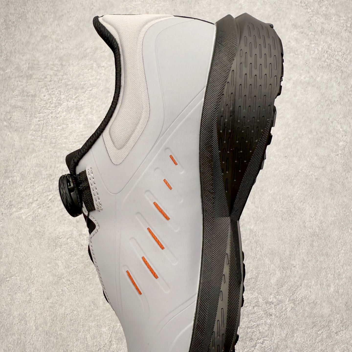 图片[7]-＃HP DESCENTE RUNNING DFLUID 迪桑特流体鞋缓震BOA防水回弹支撑跑步鞋 DESCENTE（迪桑特）创立于1935年，品牌名取自法语词汇，意为“滑降”。品牌箭头标识代表滑雪的三种技术“高速直线滑行”、“穿越”和“侧滑”，也寓意品牌在打造高端专业运动产品中不断追求完美的创新精神，致力于成为中国高端专业滑雪、综训、女子、铁人三项、高尔夫的第一品牌。尺码：39 40 41 42 43 44 45-选品中心