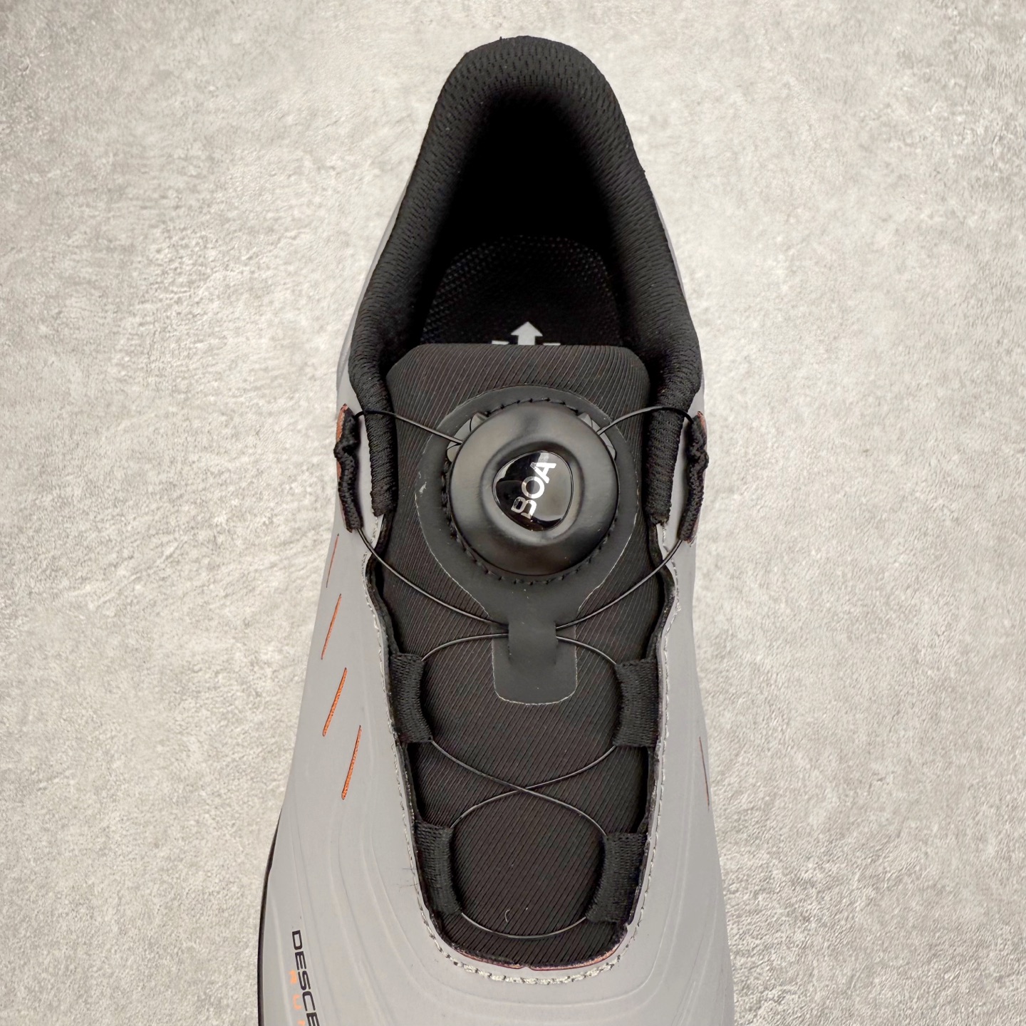 图片[5]-＃HP DESCENTE RUNNING DFLUID 迪桑特流体鞋缓震BOA防水回弹支撑跑步鞋 DESCENTE（迪桑特）创立于1935年，品牌名取自法语词汇，意为“滑降”。品牌箭头标识代表滑雪的三种技术“高速直线滑行”、“穿越”和“侧滑”，也寓意品牌在打造高端专业运动产品中不断追求完美的创新精神，致力于成为中国高端专业滑雪、综训、女子、铁人三项、高尔夫的第一品牌。尺码：39 40 41 42 43 44 45-选品中心