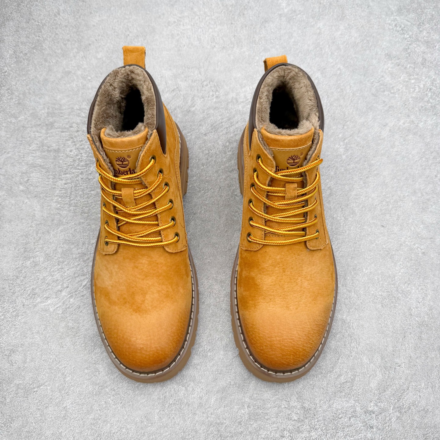 图片[2]-Timberland添柏岚/天伯伦 秋冬新品 秋冬必备户外休闲大黄靴系列#广东大厂品质 原盒原包装 时尚潮流搭配 面料采用意大利🇮🇹顶级磨砂细纹牛皮 轻质大底 搭配防臭防腐真皮乳胶鞋垫 大底到五金都是代工厂原材料制作 同原版固特异永不开胶工艺 好货不杀猪 首单质量严格把控 全网独家首发 品质毋庸置疑 全套官网统一包装 给您完美的穿着体验 质量考究耐穿 型男必备 专治不帅 高品质脚感一流 今年冬季防寒户外专用 日常随意搭配 尺码：38-44（皮鞋码）-选品中心