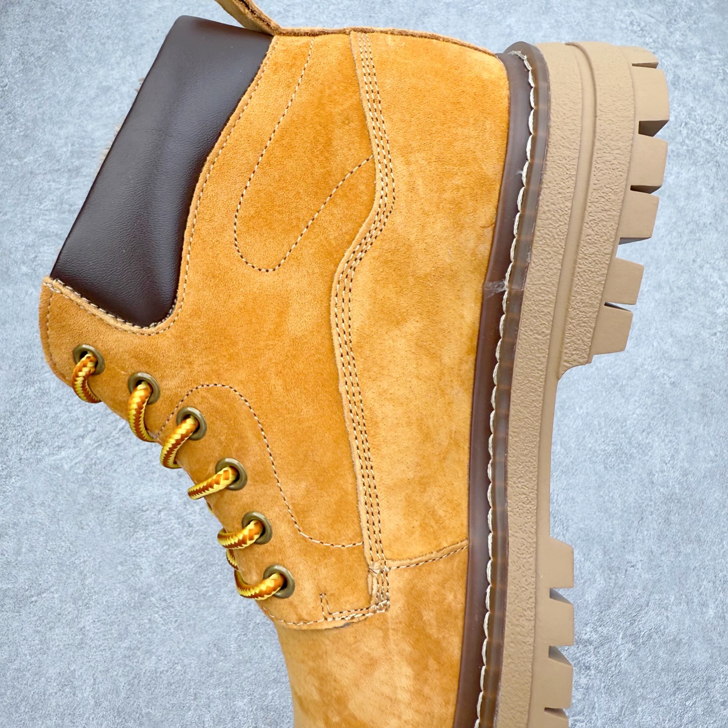 图片[7]-Timberland添柏岚/天伯伦 秋冬新品 秋冬必备户外休闲大黄靴系列#广东大厂品质 原盒原包装 时尚潮流搭配 面料采用意大利🇮🇹顶级磨砂细纹牛皮 轻质大底 搭配防臭防腐真皮乳胶鞋垫 大底到五金都是代工厂原材料制作 同原版固特异永不开胶工艺 好货不杀猪 首单质量严格把控 全网独家首发 品质毋庸置疑 全套官网统一包装 给您完美的穿着体验 质量考究耐穿 型男必备 专治不帅 高品质脚感一流 今年冬季防寒户外专用 日常随意搭配 尺码：38-44（皮鞋码）-选品中心