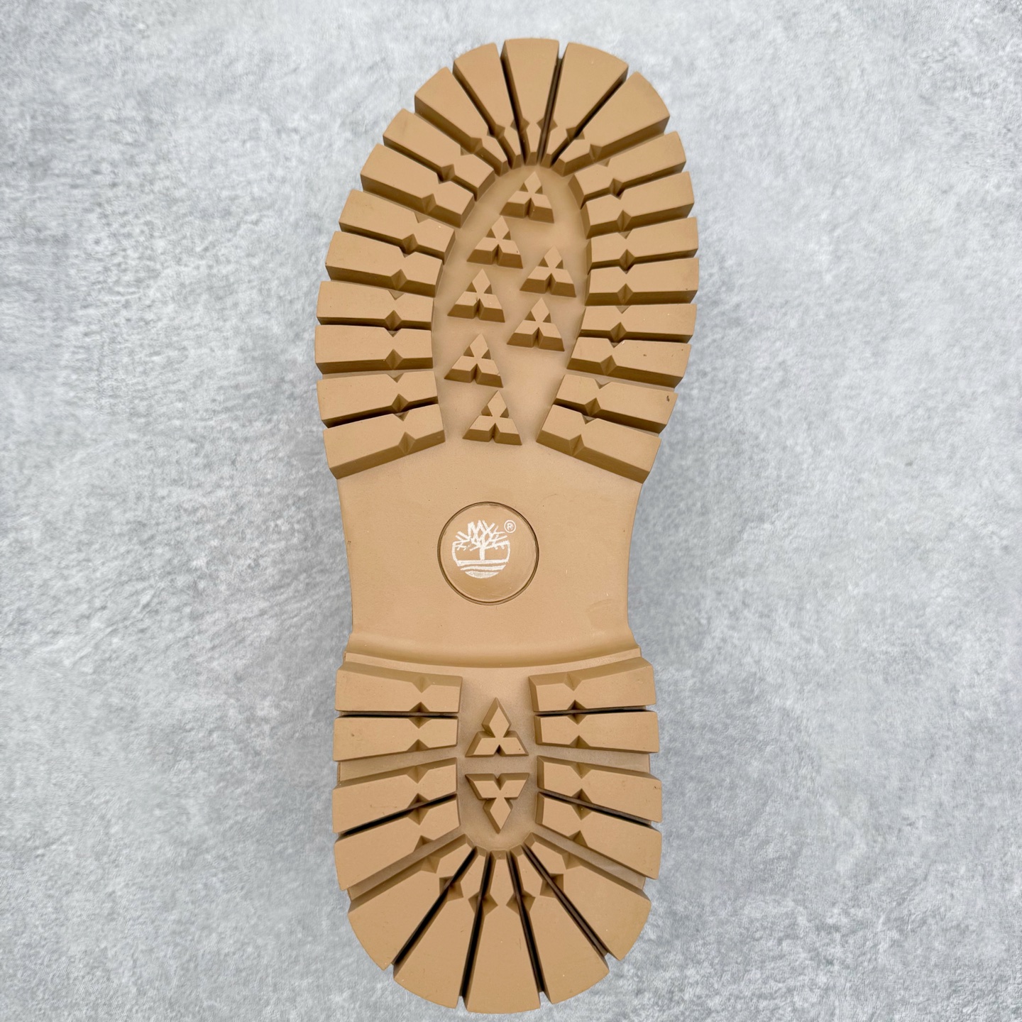 图片[9]-Timberland添柏岚/天伯伦 秋冬新品 秋冬必备户外休闲大黄靴系列#广东大厂品质 原盒原包装 时尚潮流搭配 面料采用意大利🇮🇹顶级磨砂细纹牛皮 轻质大底 搭配防臭防腐真皮乳胶鞋垫 大底到五金都是代工厂原材料制作 同原版固特异永不开胶工艺 好货不杀猪 首单质量严格把控 全网独家首发 品质毋庸置疑 全套官网统一包装 给您完美的穿着体验 质量考究耐穿 型男必备 专治不帅 高品质脚感一流 今年冬季防寒户外专用 日常随意搭配 尺码：38-44（皮鞋码）-选品中心