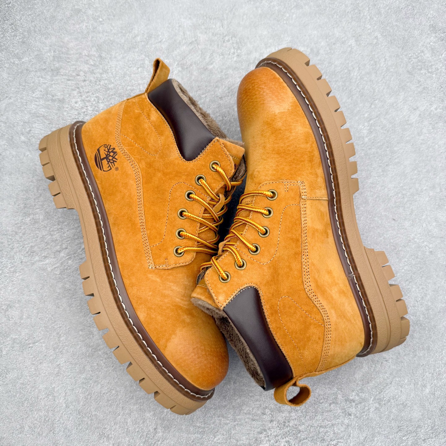 图片[3]-Timberland添柏岚/天伯伦 秋冬新品 秋冬必备户外休闲大黄靴系列#广东大厂品质 原盒原包装 时尚潮流搭配 面料采用意大利🇮🇹顶级磨砂细纹牛皮 轻质大底 搭配防臭防腐真皮乳胶鞋垫 大底到五金都是代工厂原材料制作 同原版固特异永不开胶工艺 好货不杀猪 首单质量严格把控 全网独家首发 品质毋庸置疑 全套官网统一包装 给您完美的穿着体验 质量考究耐穿 型男必备 专治不帅 高品质脚感一流 今年冬季防寒户外专用 日常随意搭配 尺码：38-44（皮鞋码）-选品中心
